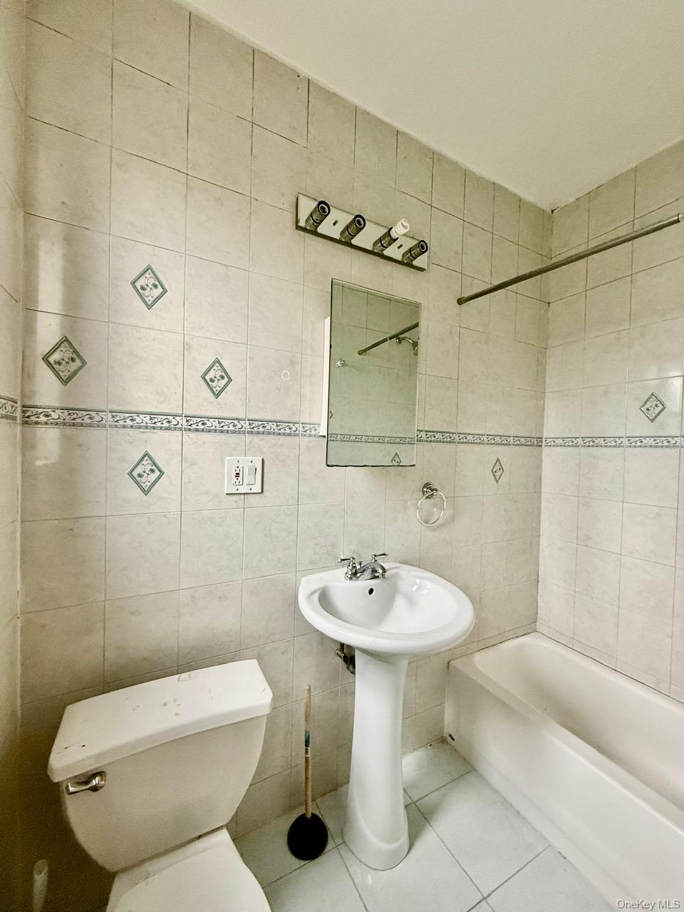 2052 Gates Avenue, Ridgewood, NY 11385