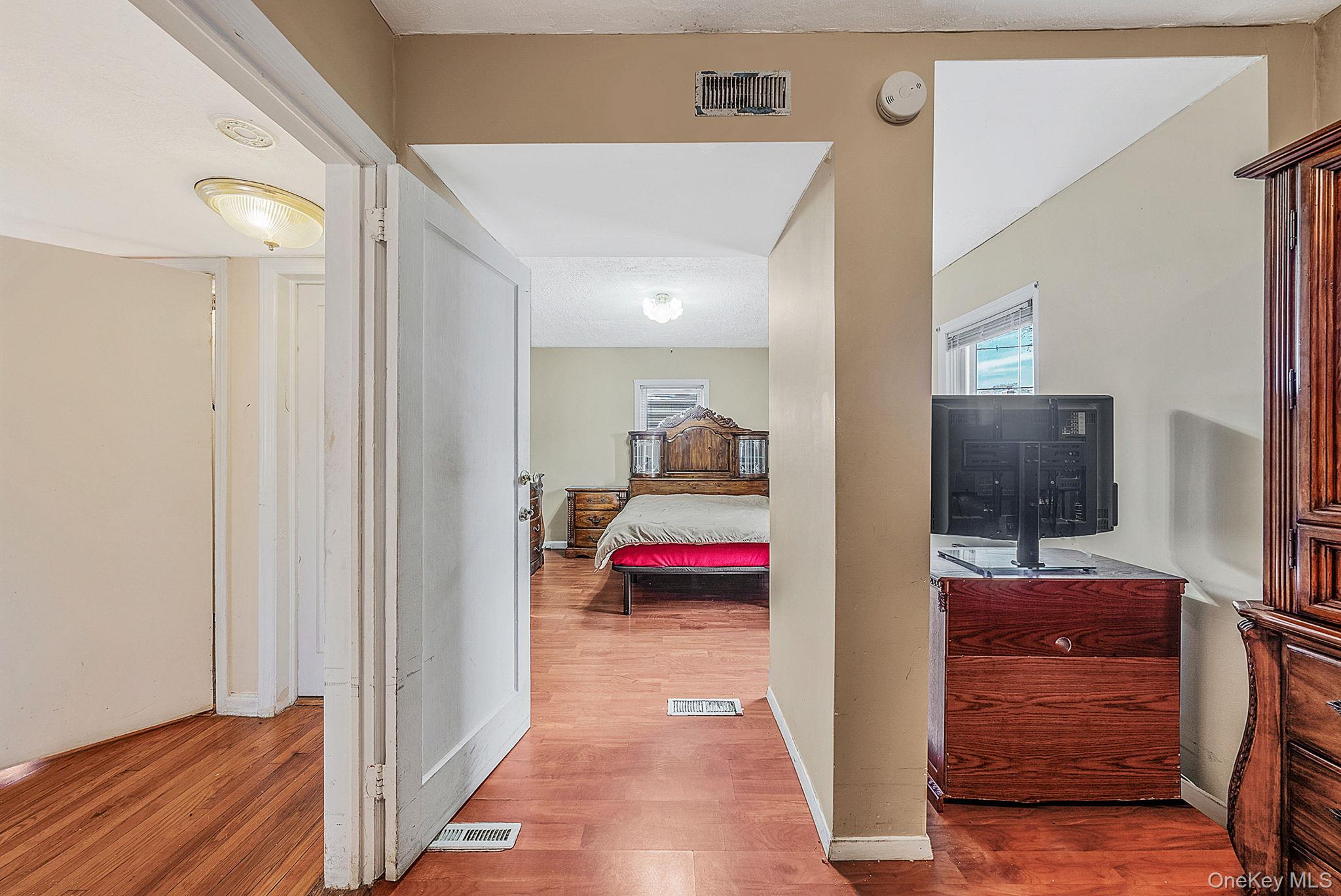 18 Jasper Street S, Valley Stream, NY 11580