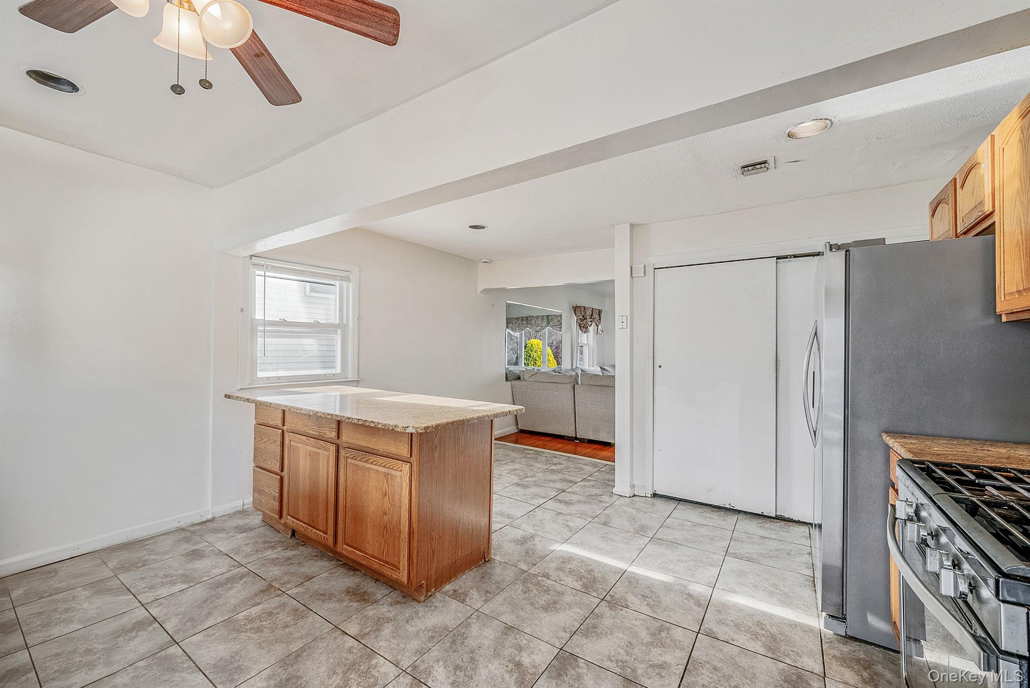 18 Jasper Street S, Valley Stream, NY 11580