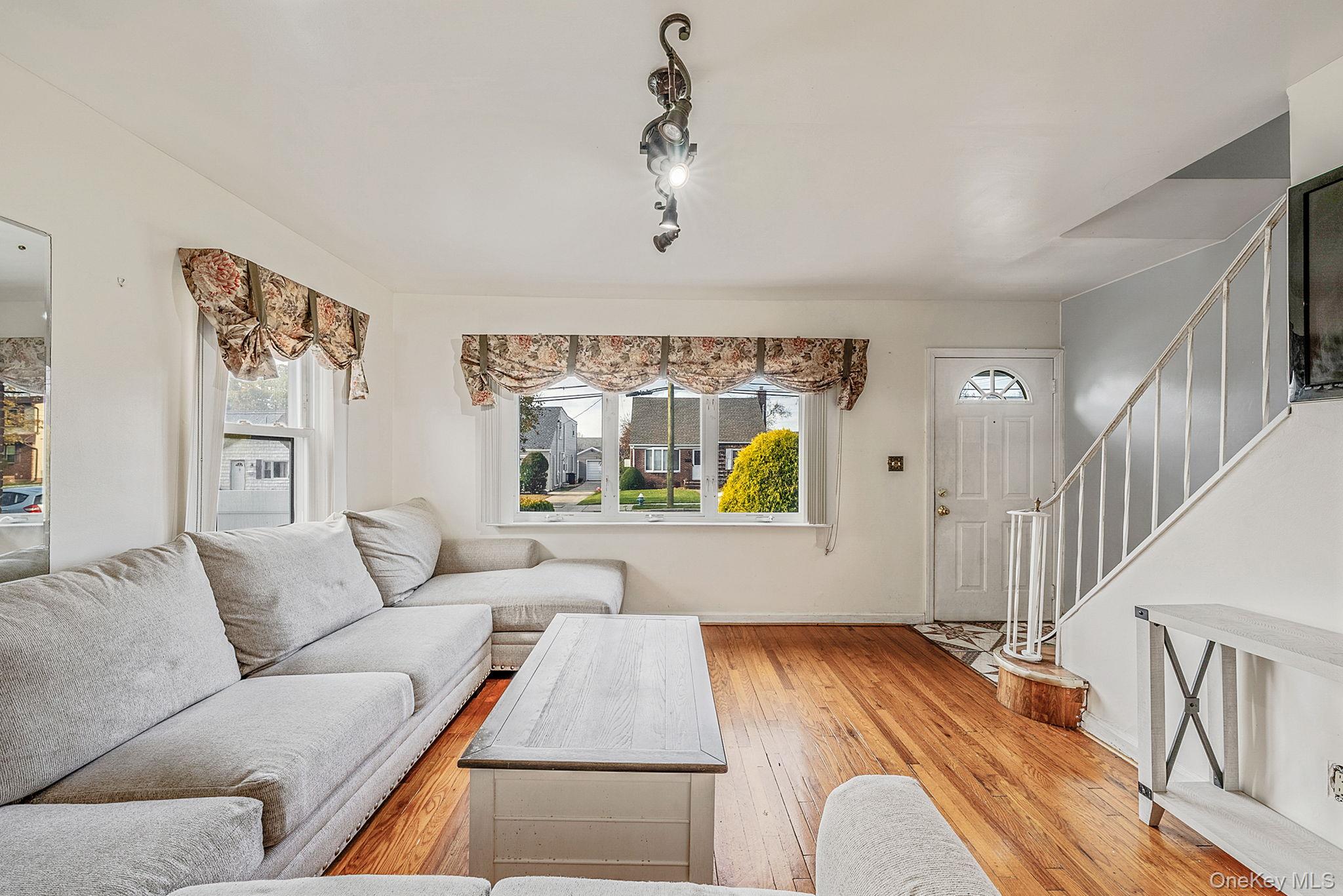 18 Jasper Street S, Valley Stream, NY 11580