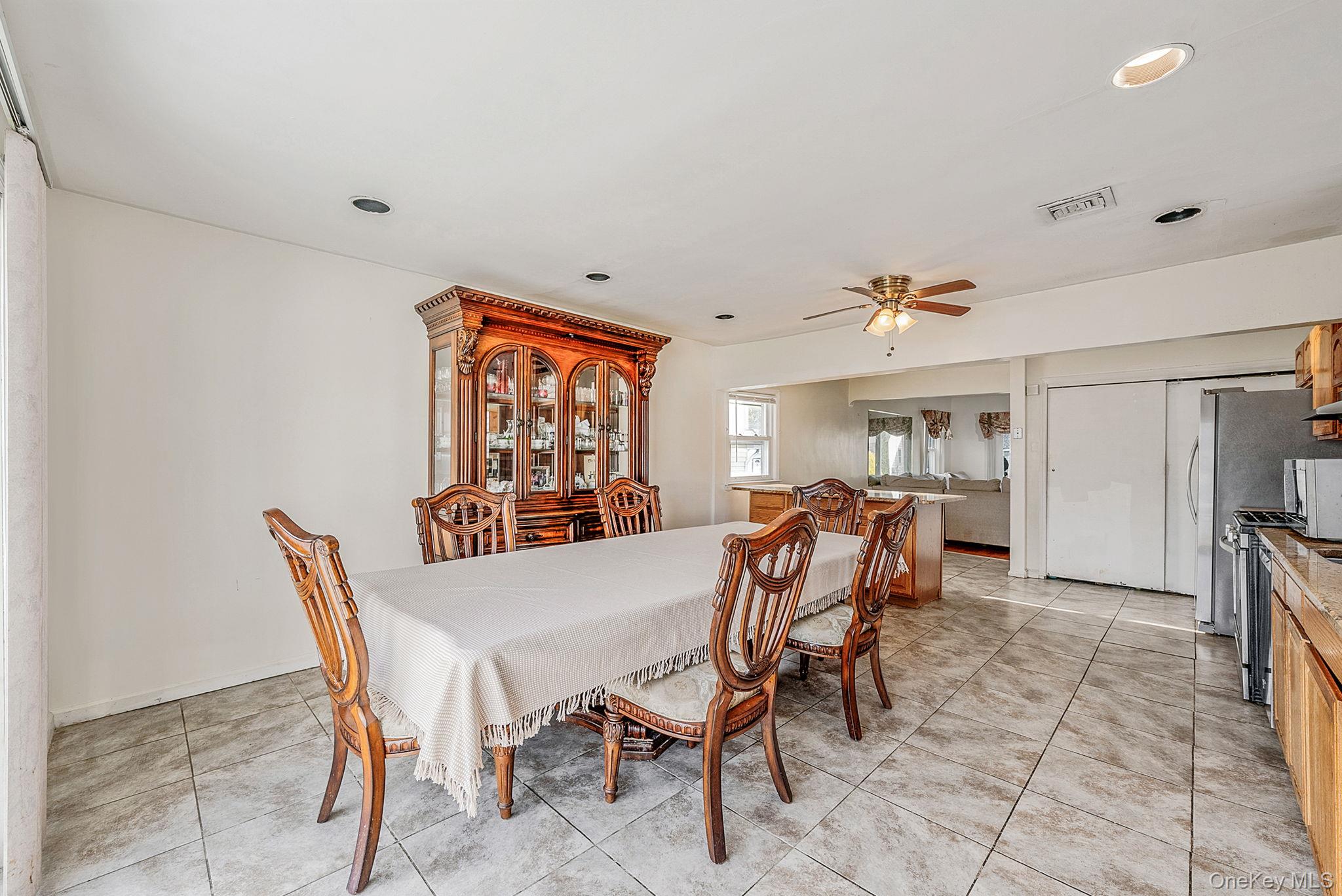 18 Jasper Street S, Valley Stream, NY 11580