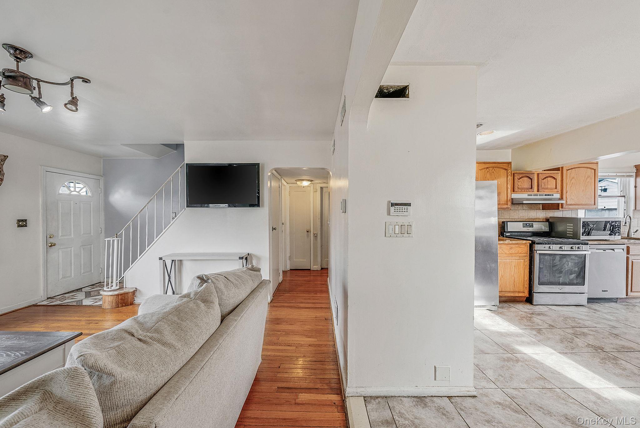 18 Jasper Street S, Valley Stream, NY 11580