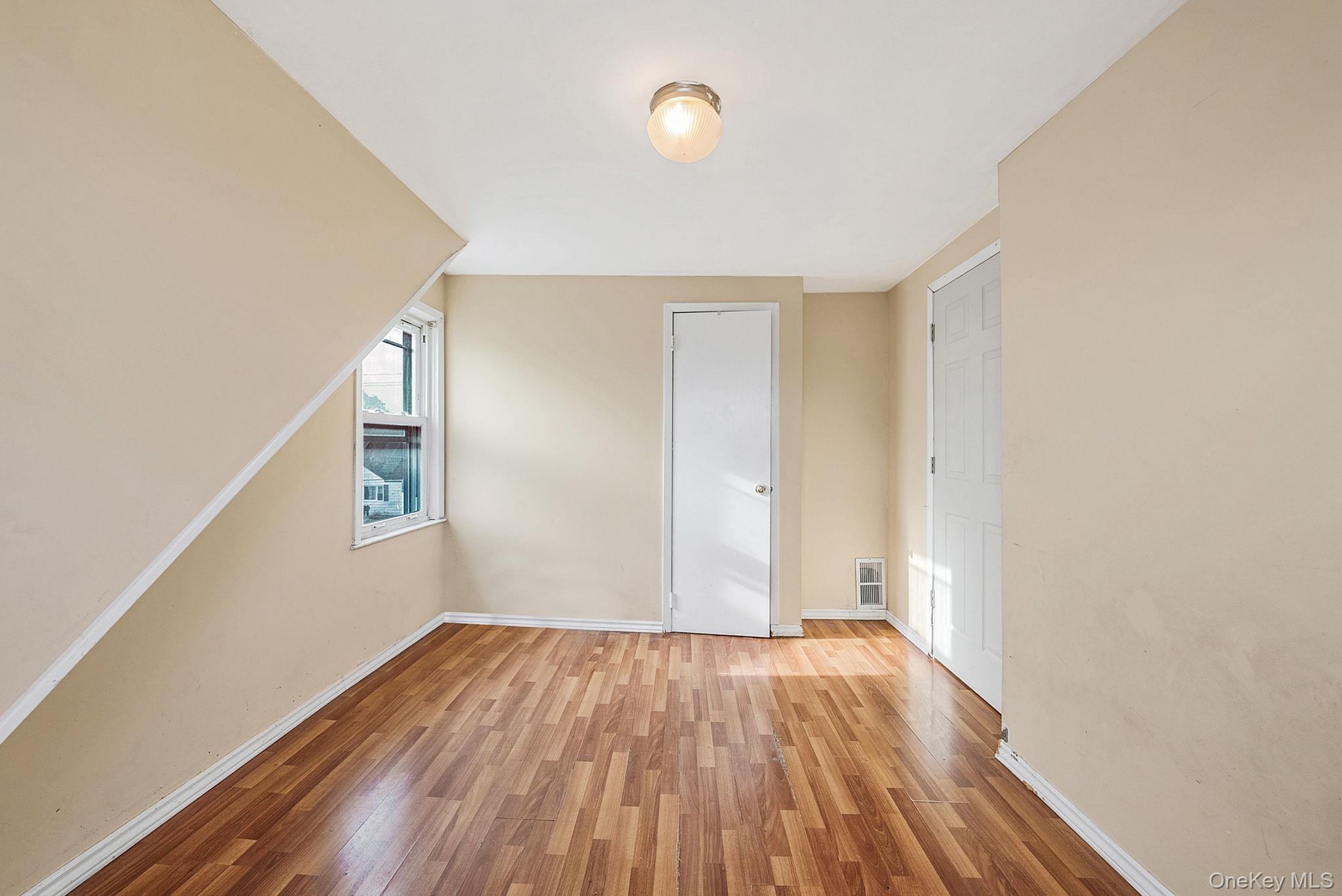 18 Jasper Street S, Valley Stream, NY 11580