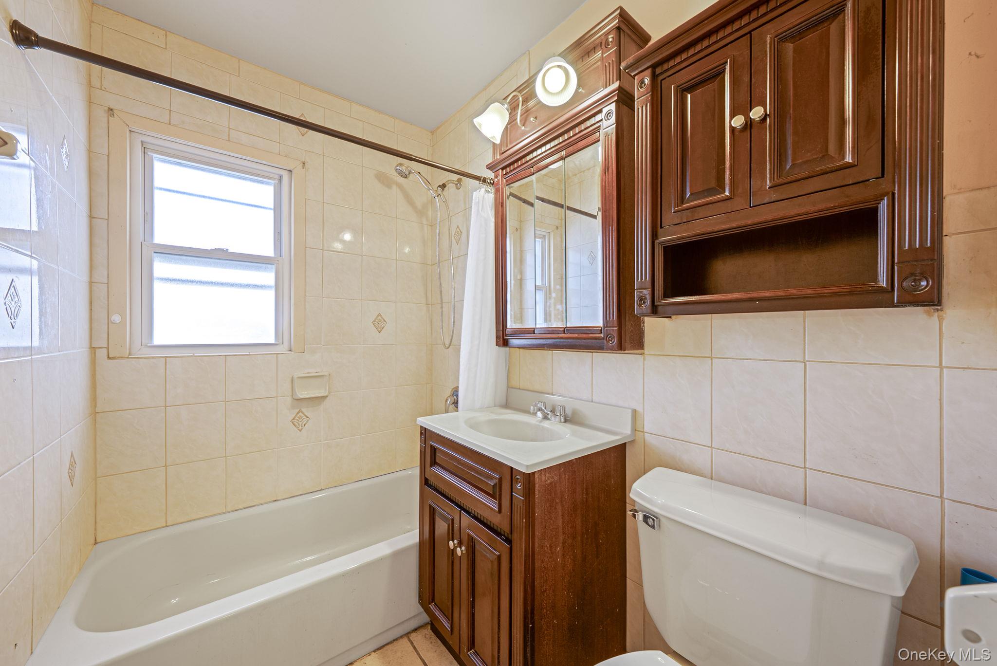 18 Jasper Street S, Valley Stream, NY 11580