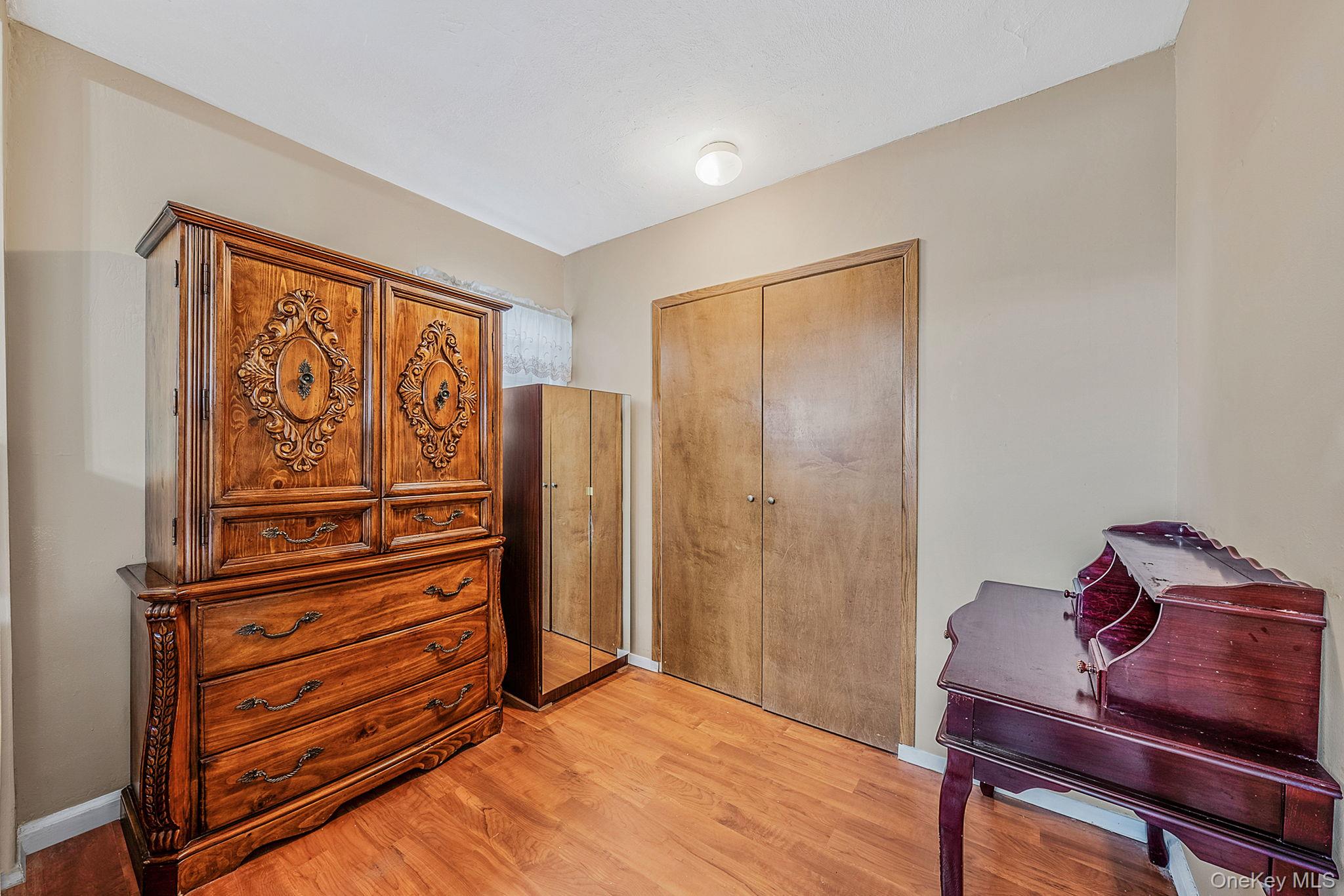 18 Jasper Street S, Valley Stream, NY 11580