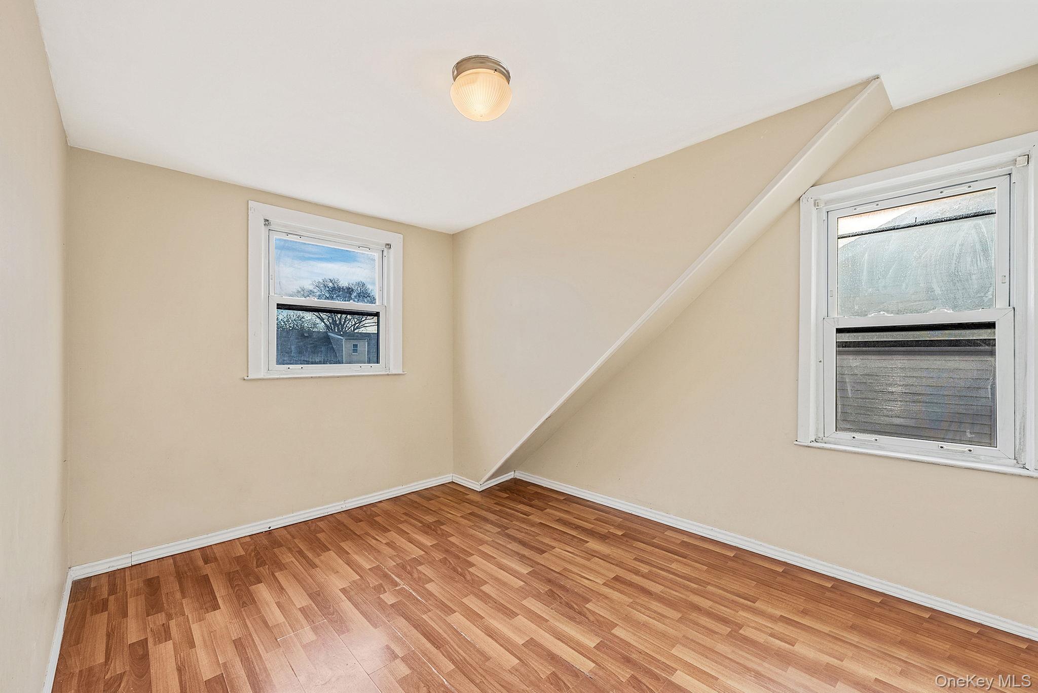 18 Jasper Street S, Valley Stream, NY 11580