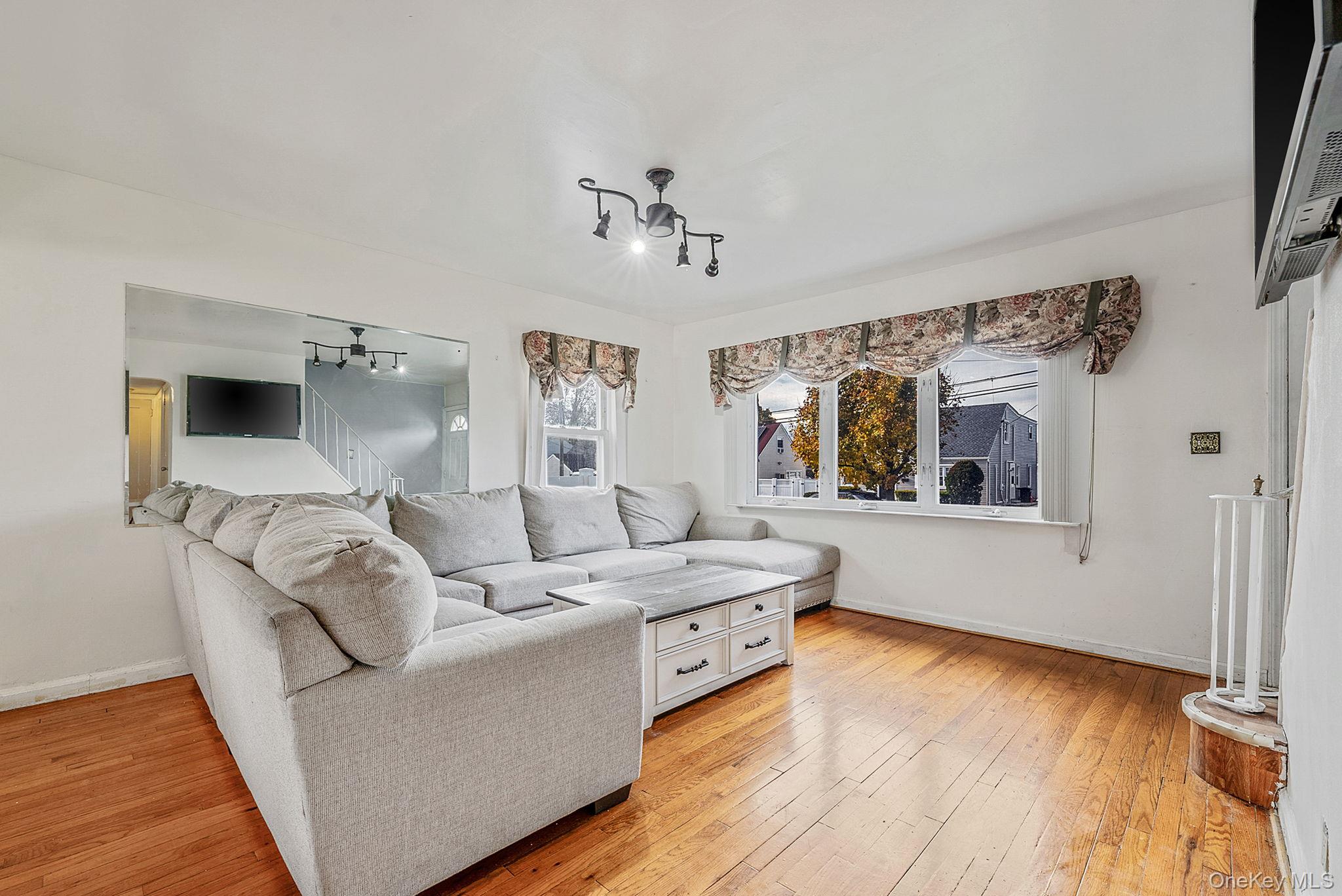 18 Jasper Street S, Valley Stream, NY 11580