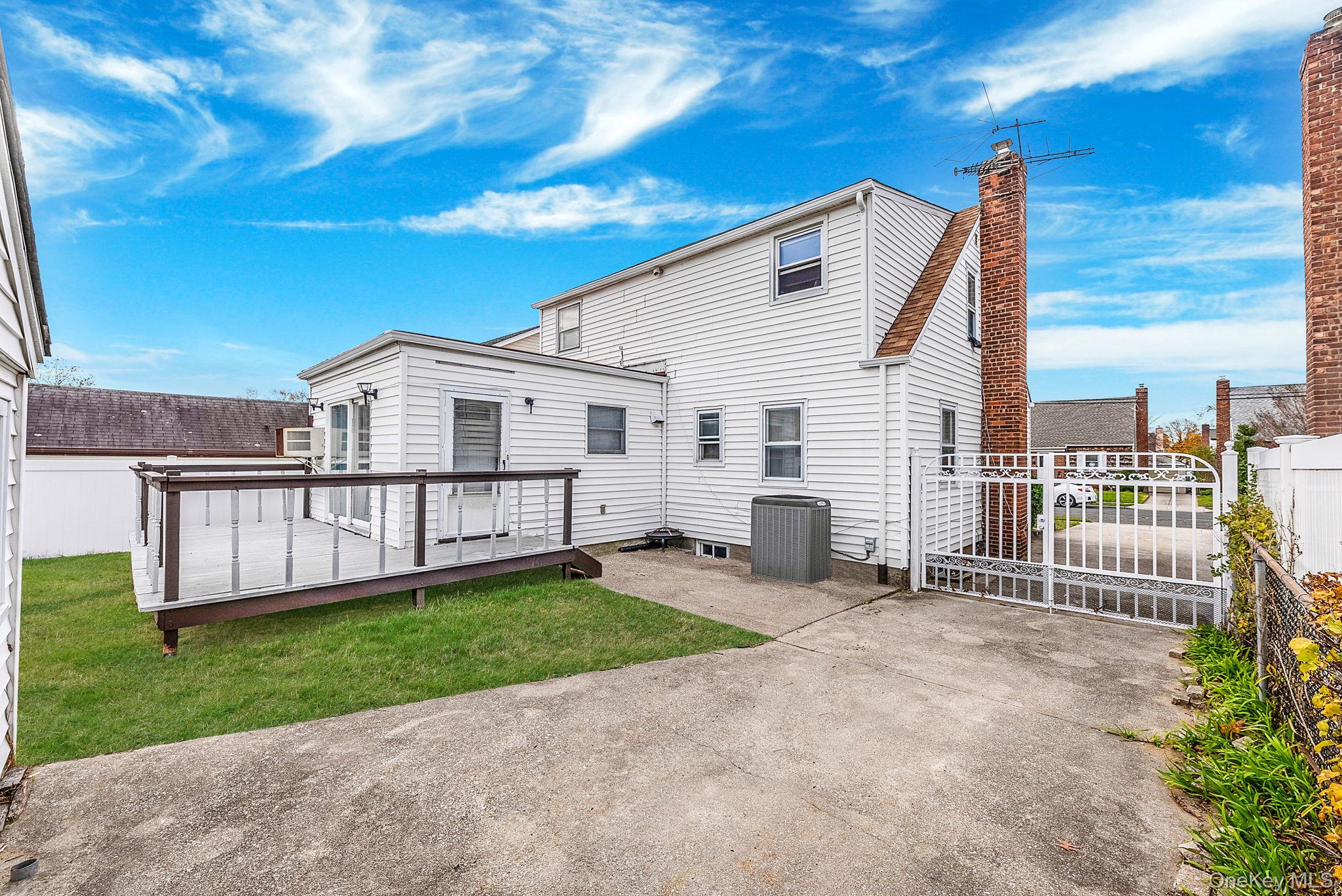 18 Jasper Street S, Valley Stream, NY 11580