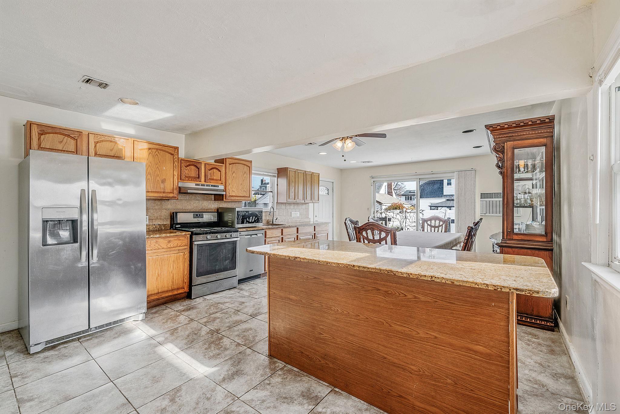 18 Jasper Street S, Valley Stream, NY 11580