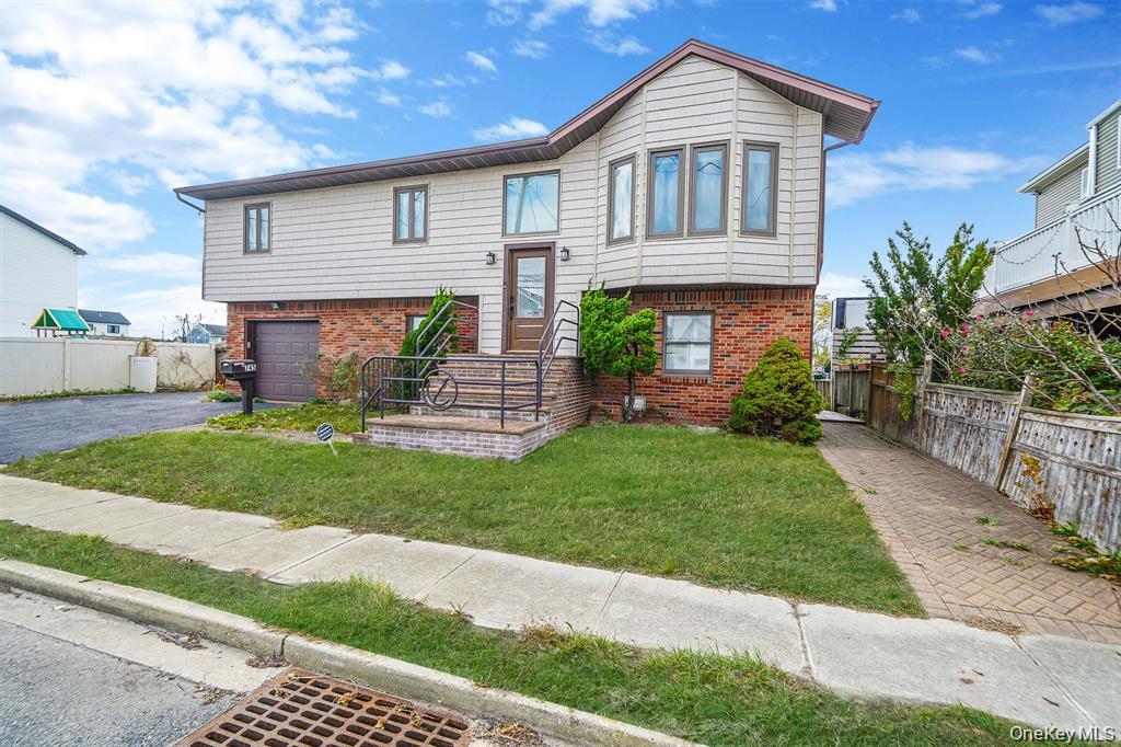 745 S 9th Street, Lindenhurst, NY 11757