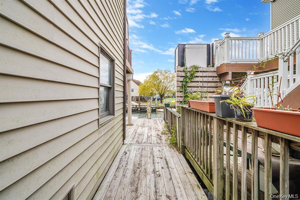 745 S 9th Street, Lindenhurst, NY 11757