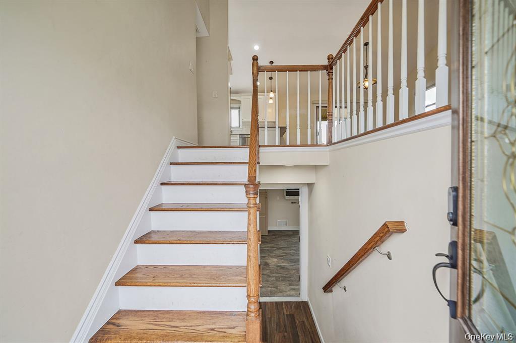 745 S 9th Street, Lindenhurst, NY 11757