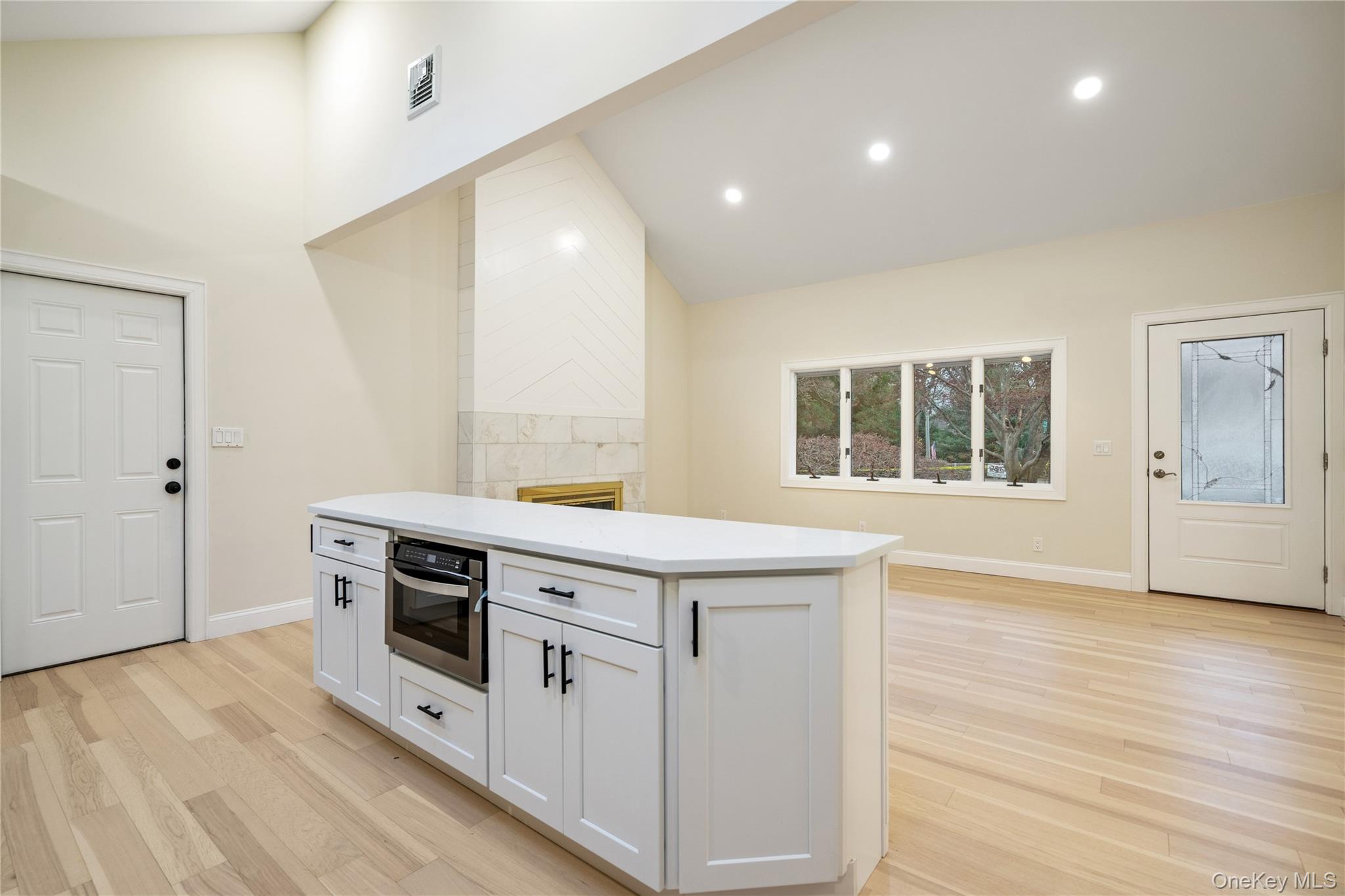 1 Upper Lane, Centerport, NY 11721