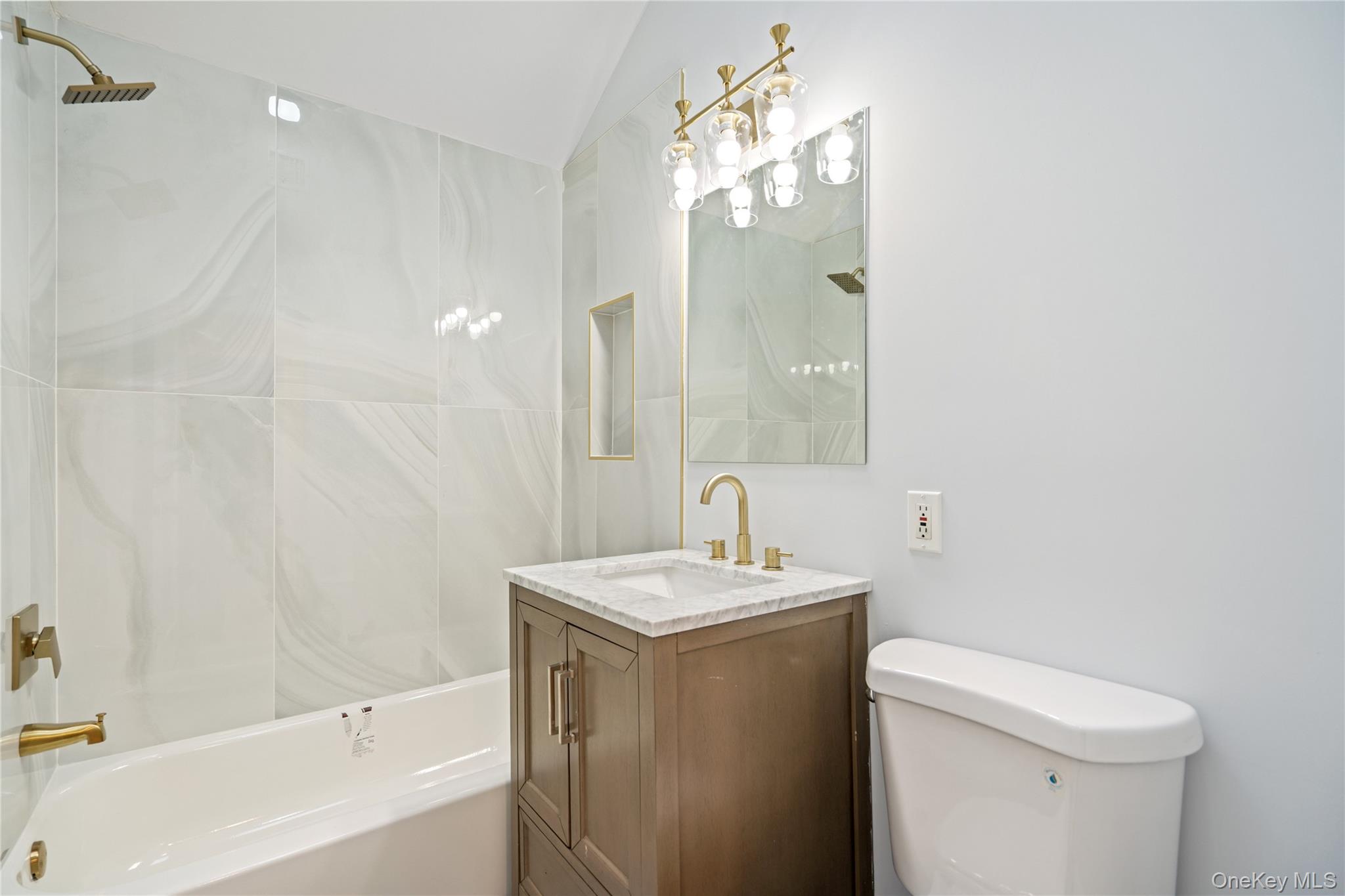 1 Upper Lane, Centerport, NY 11721