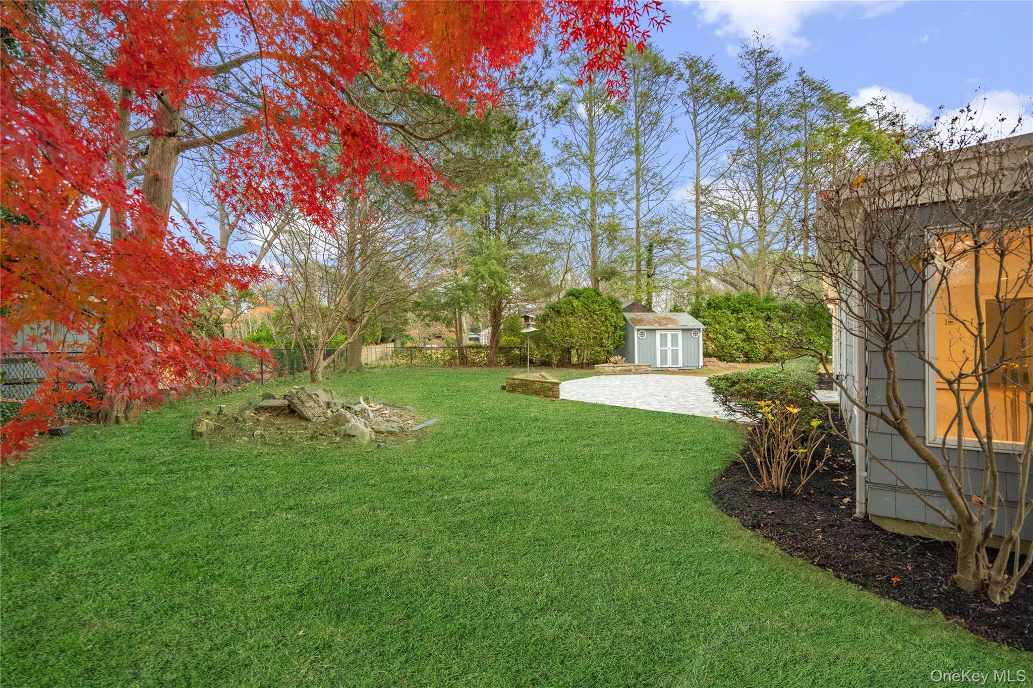 1 Upper Lane, Centerport, NY 11721