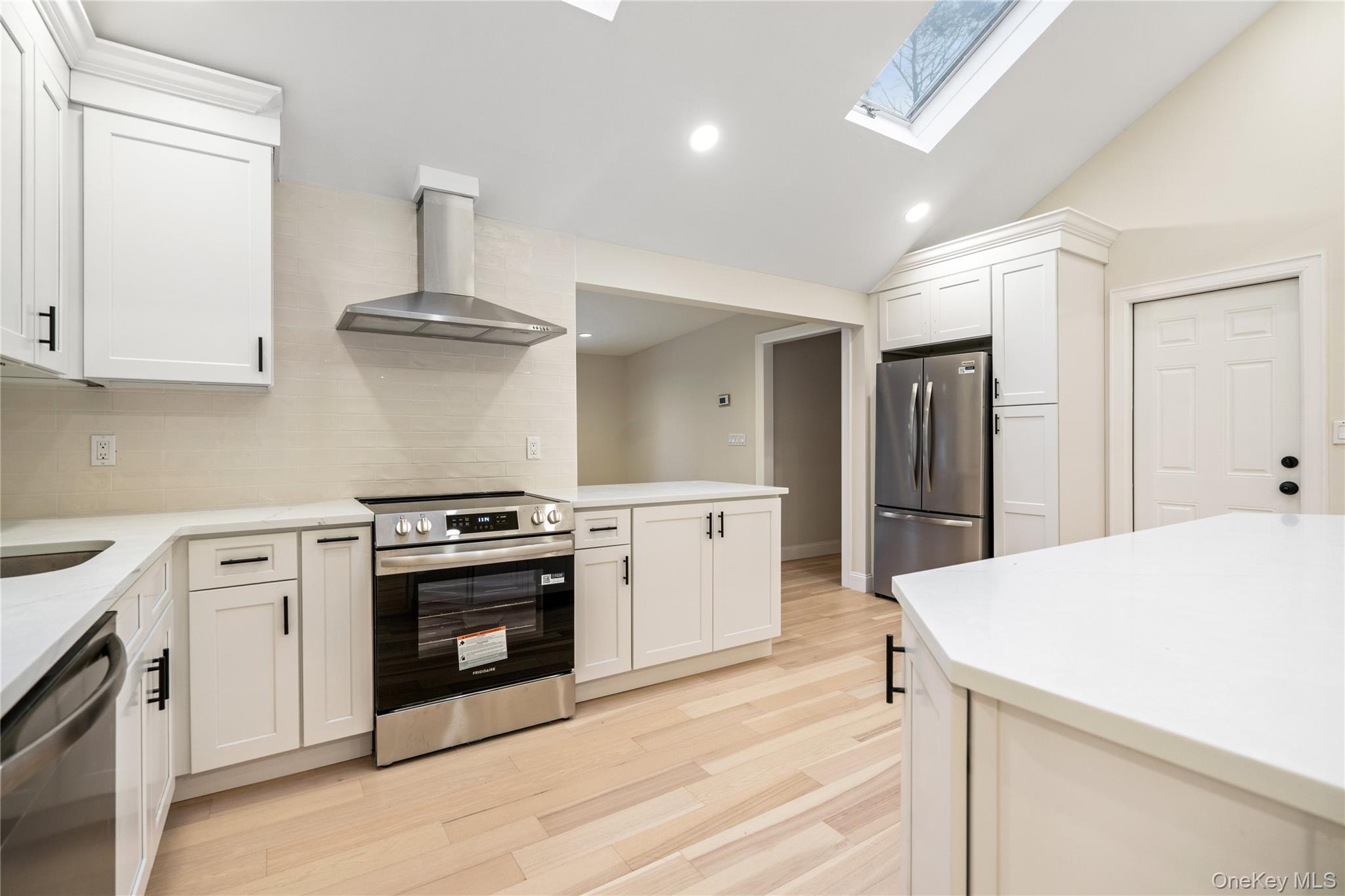 1 Upper Lane, Centerport, NY 11721