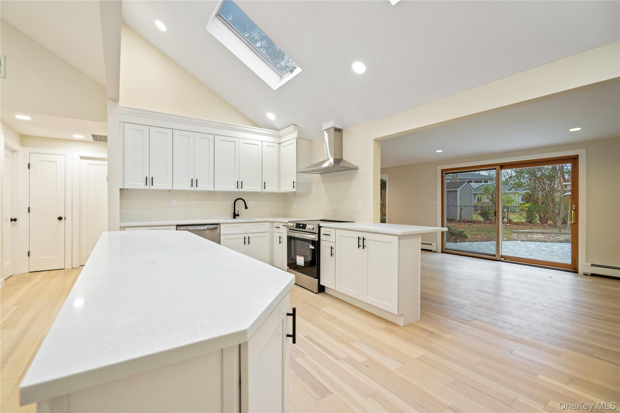 1 Upper Lane, Centerport, NY 11721