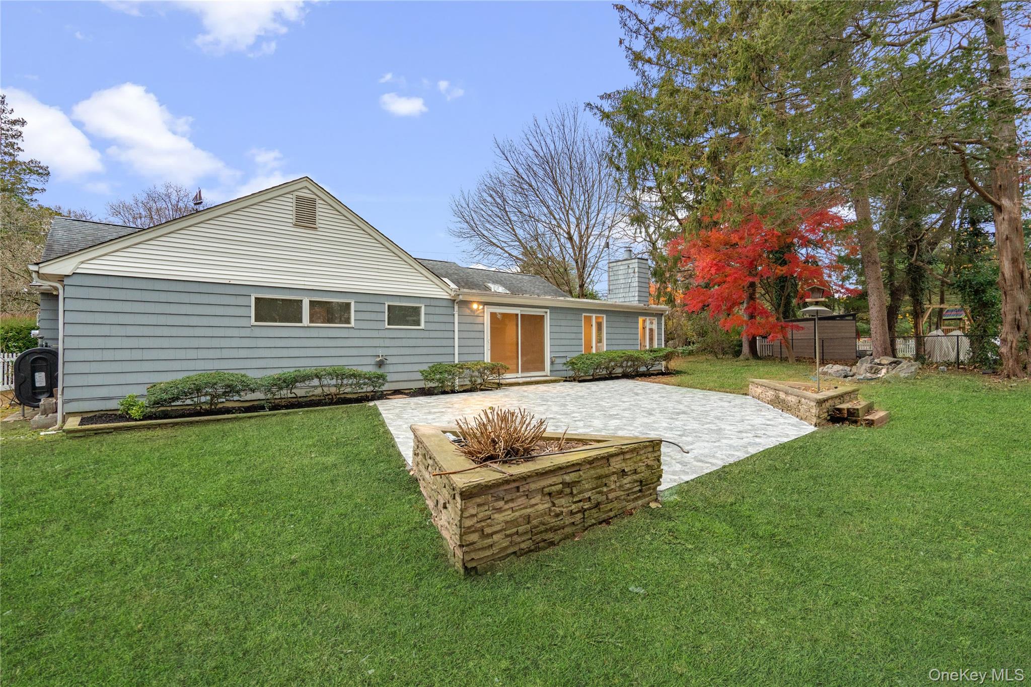 1 Upper Lane, Centerport, NY 11721