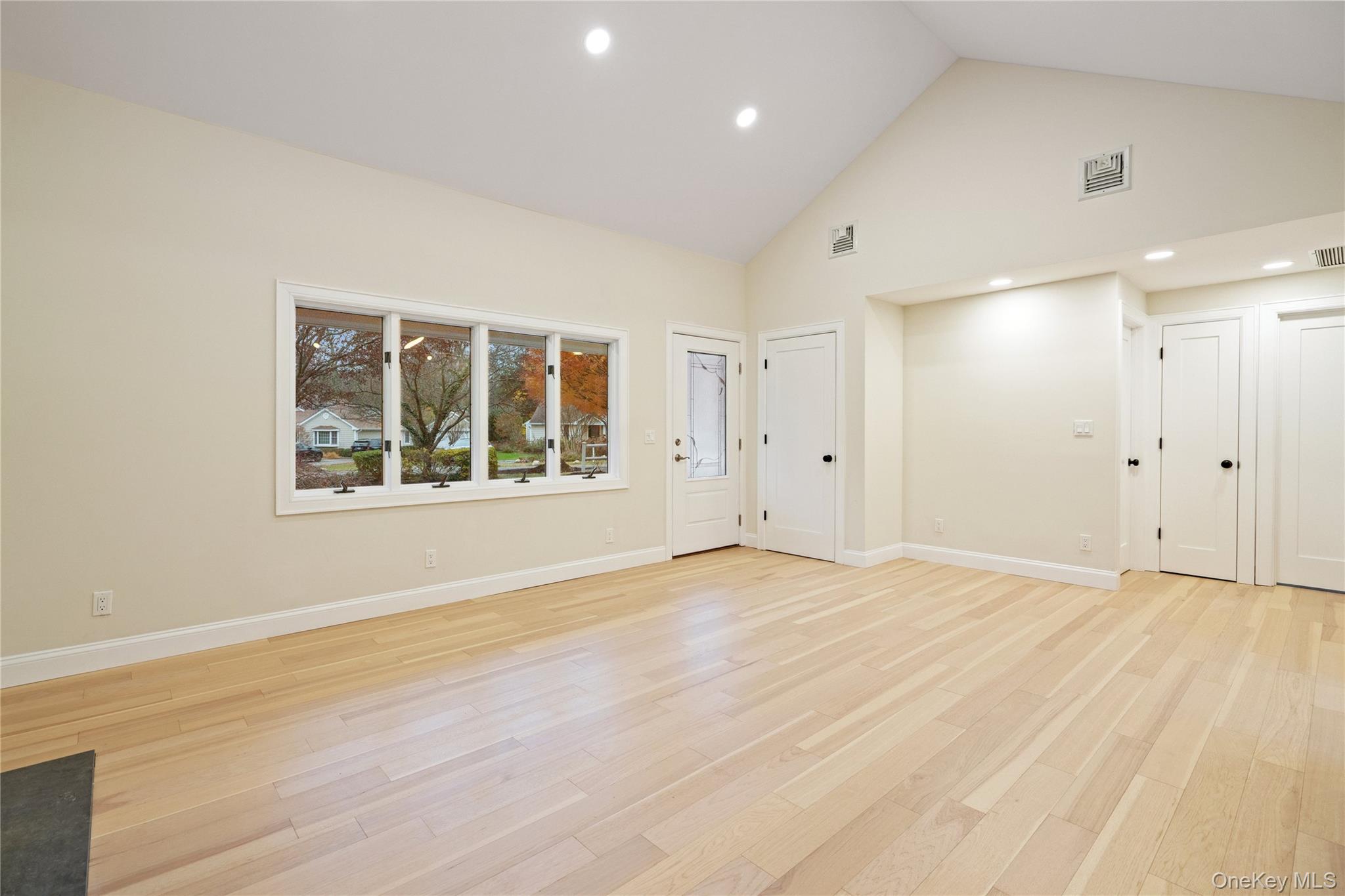 1 Upper Lane, Centerport, NY 11721