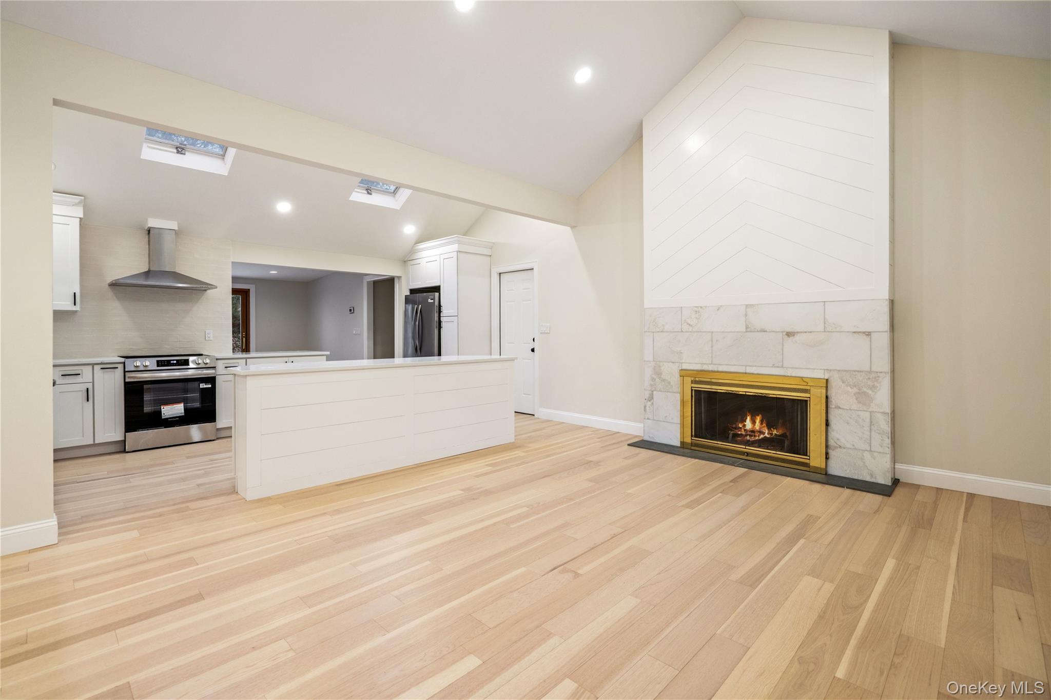 1 Upper Lane, Centerport, NY 11721