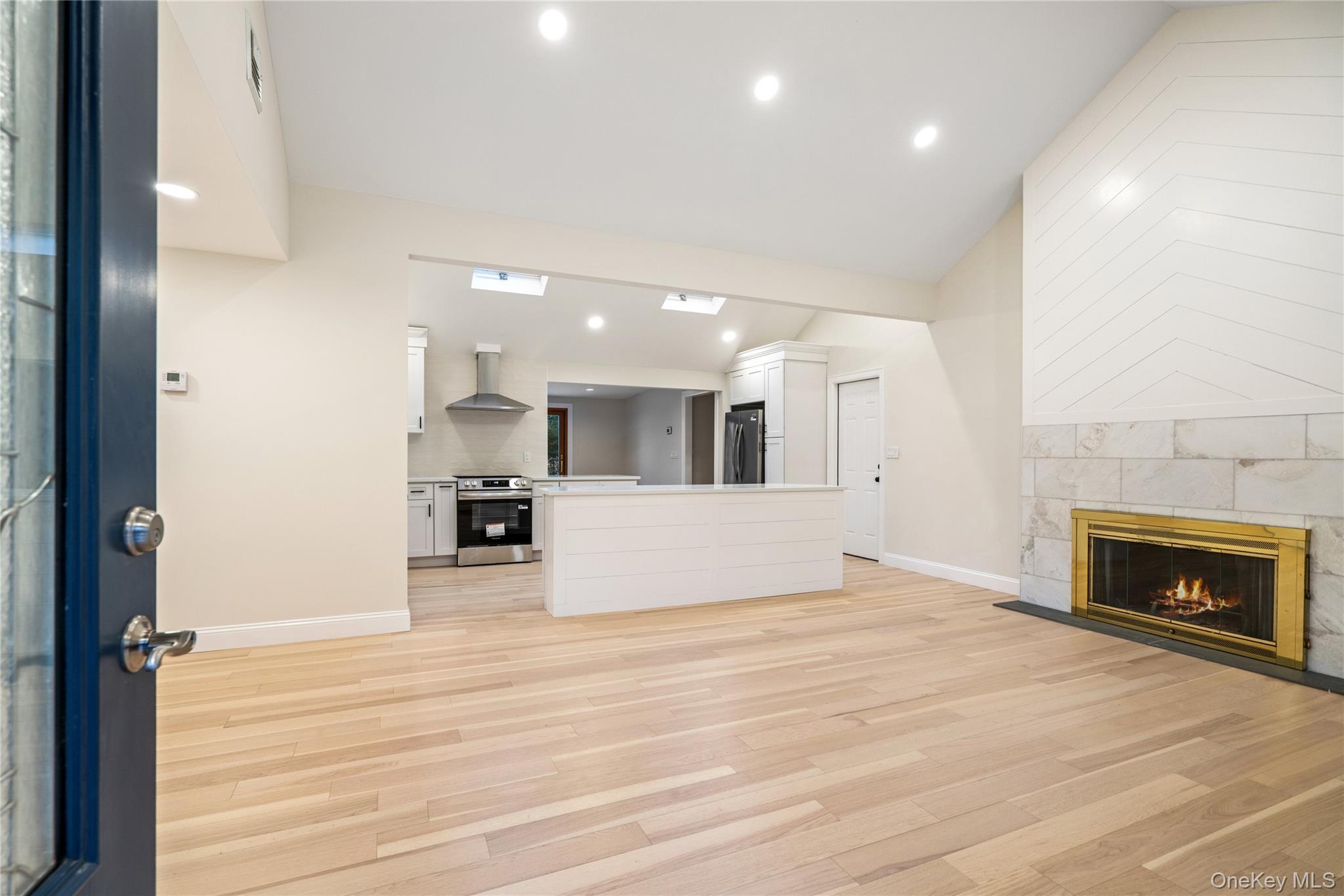 1 Upper Lane, Centerport, NY 11721