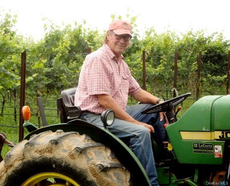 156 Youngs Avenue, Calverton, NY 11933