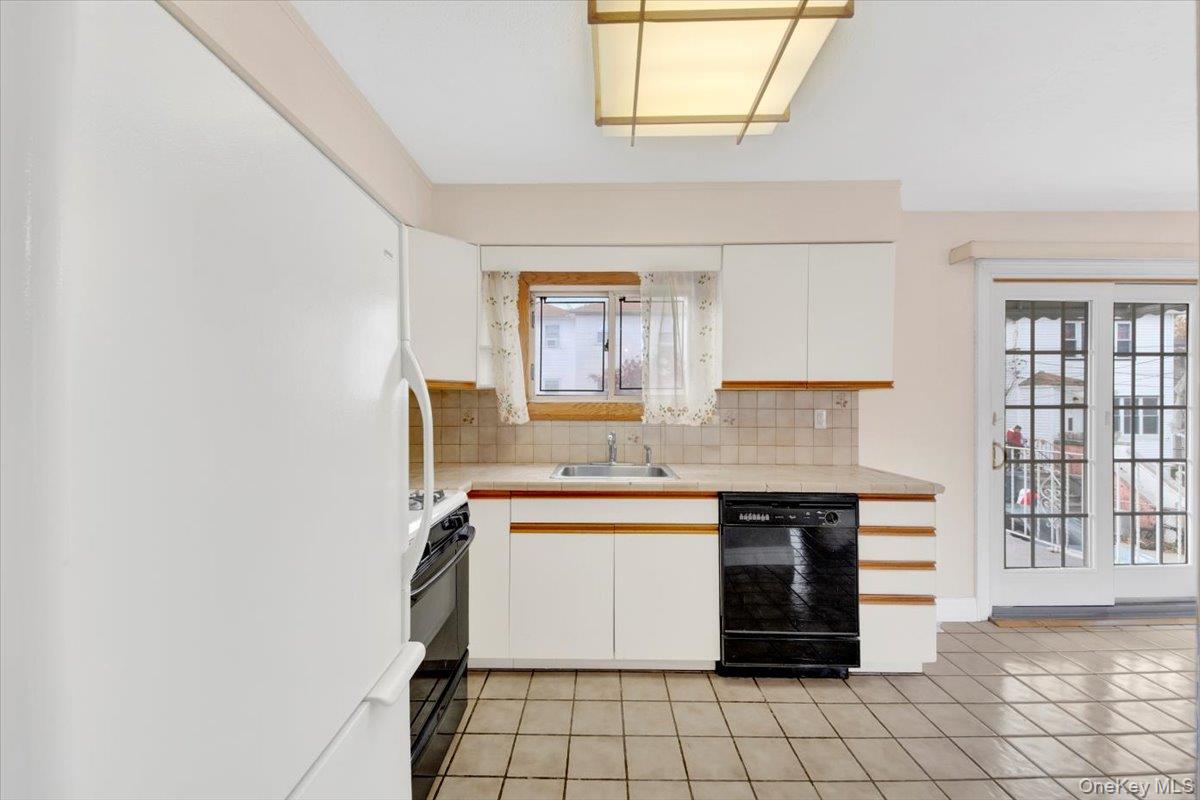 537A Ellsworth Avenue, Bronx, NY 10465