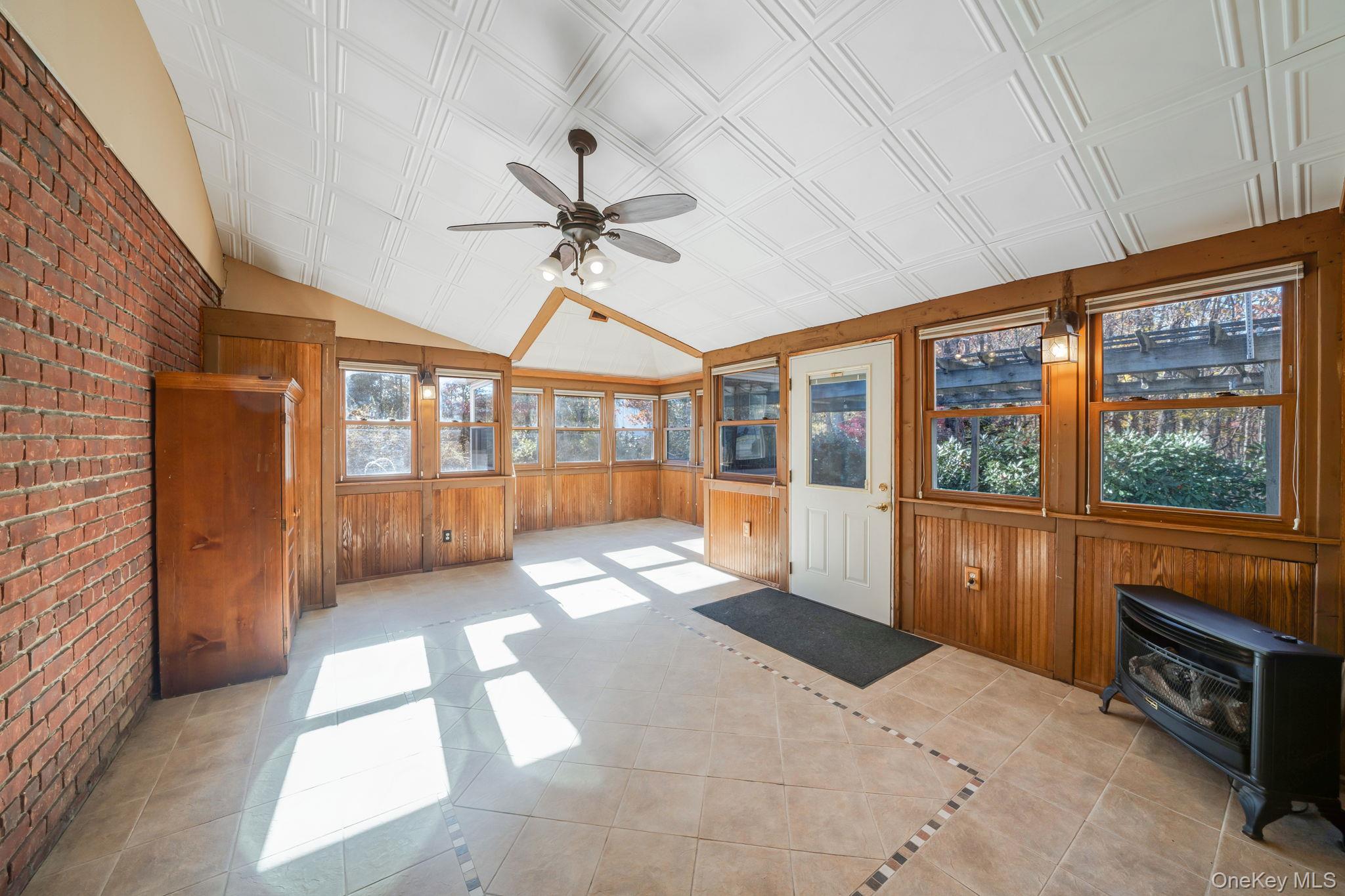 32 Williams Avenue, Holtsville, NY 11742