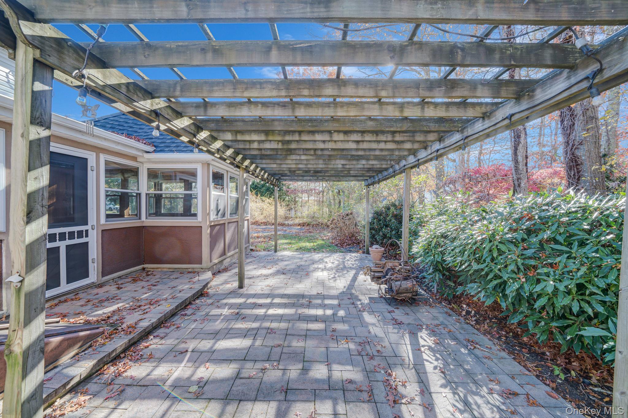 32 Williams Avenue, Holtsville, NY 11742