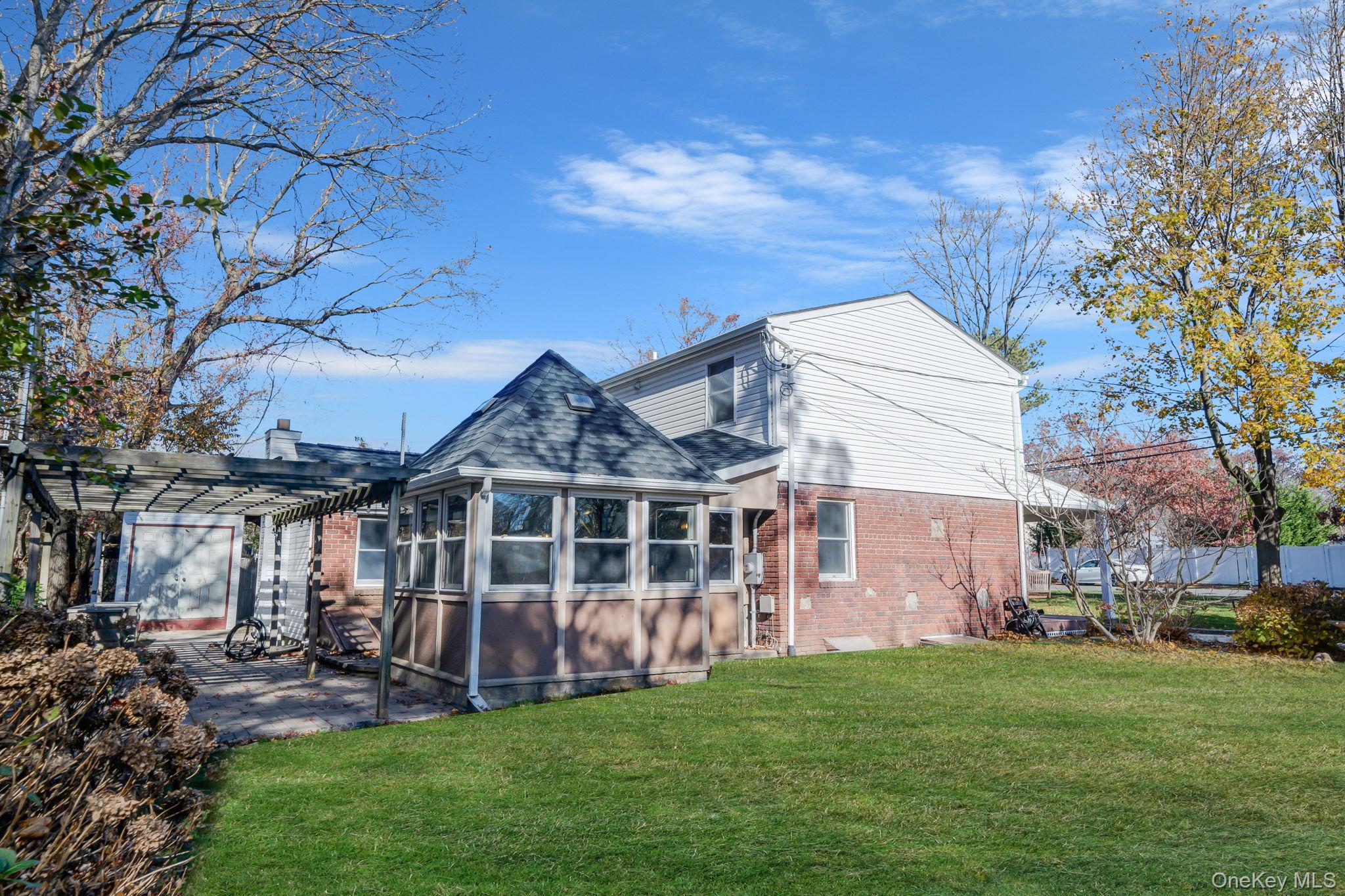 32 Williams Avenue, Holtsville, NY 11742