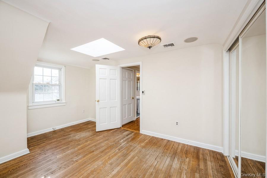 40 Derby Road, Port Washington, NY 11050