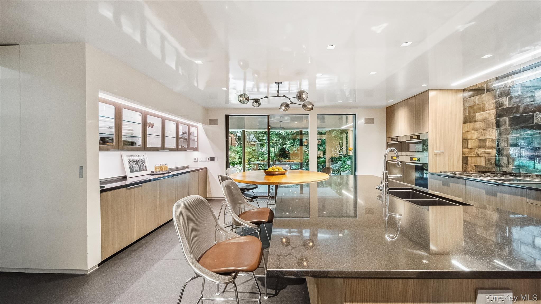 7 Folie Court, Manhasset, NY 11030