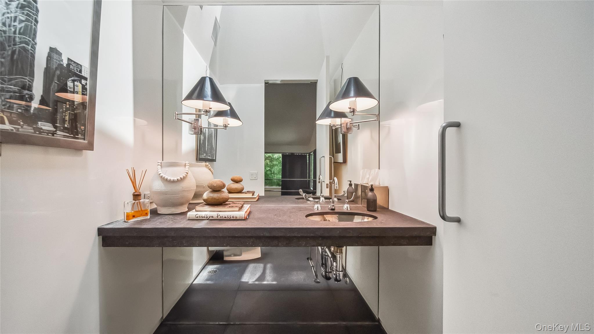 7 Folie Court, Manhasset, NY 11030