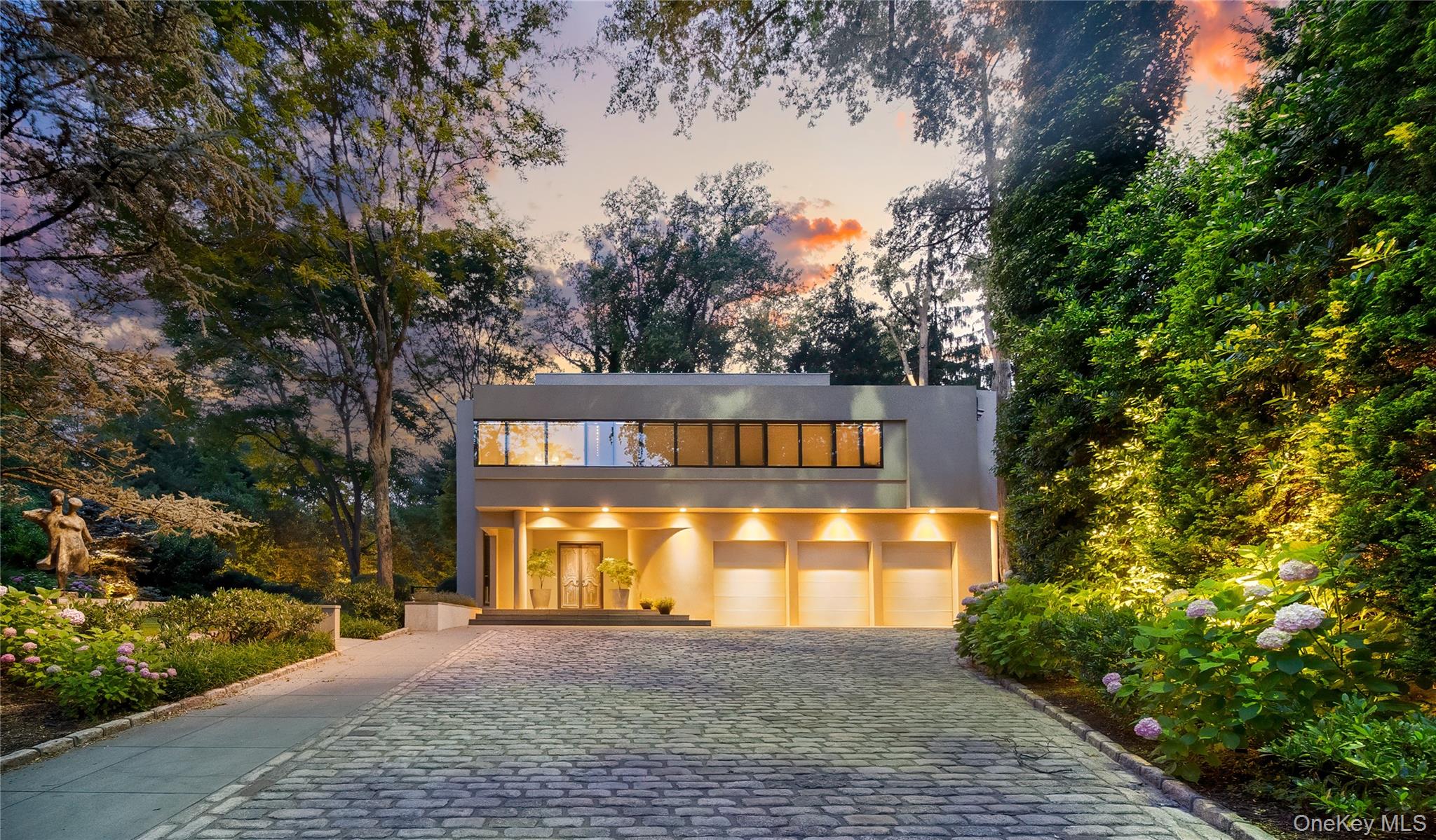 7 Folie Court, Manhasset, NY 11030