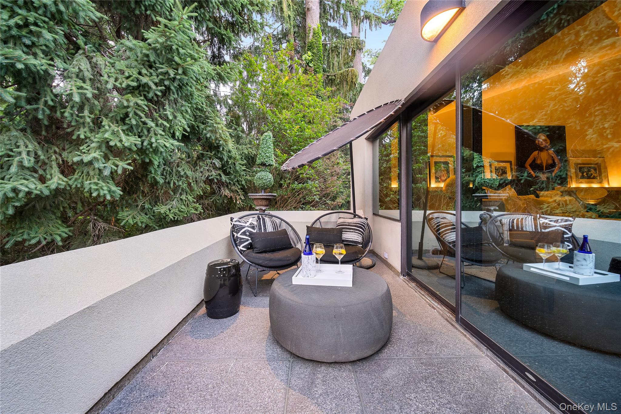 7 Folie Court, Manhasset, NY 11030