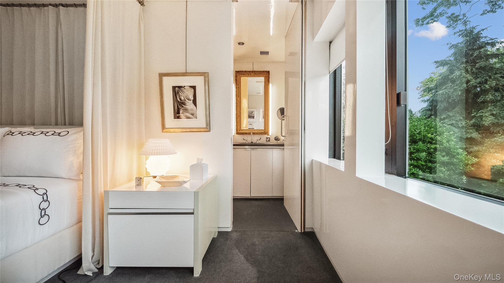 7 Folie Court, Manhasset, NY 11030