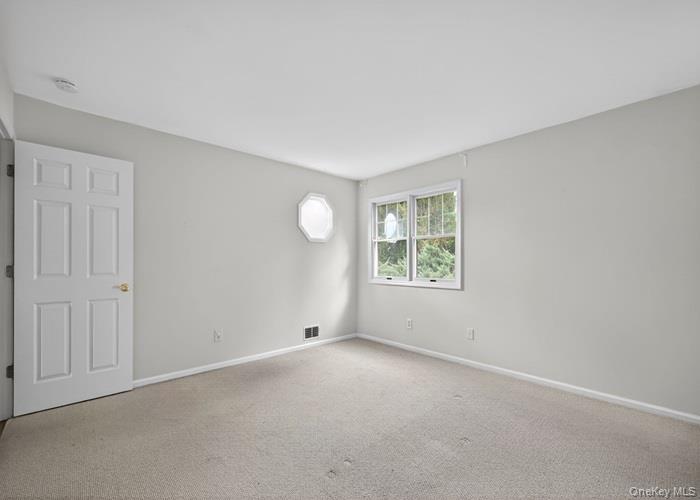 301 Kensington Way, Mount Kisco, NY 10549