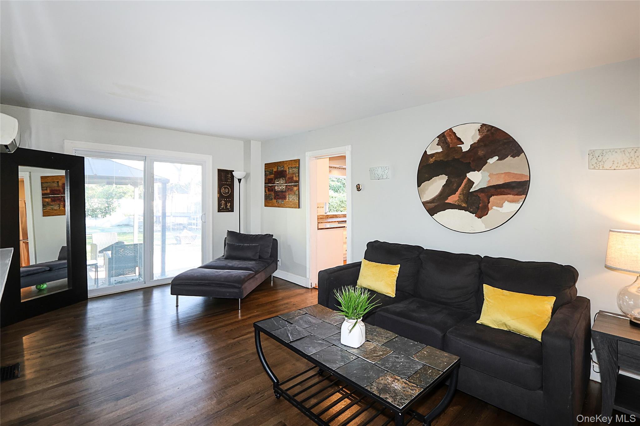 174 Parkside Drive, Roslyn Heights, NY 11577