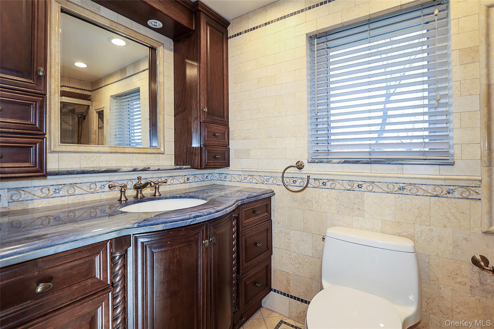 174 Parkside Drive, Roslyn Heights, NY 11577