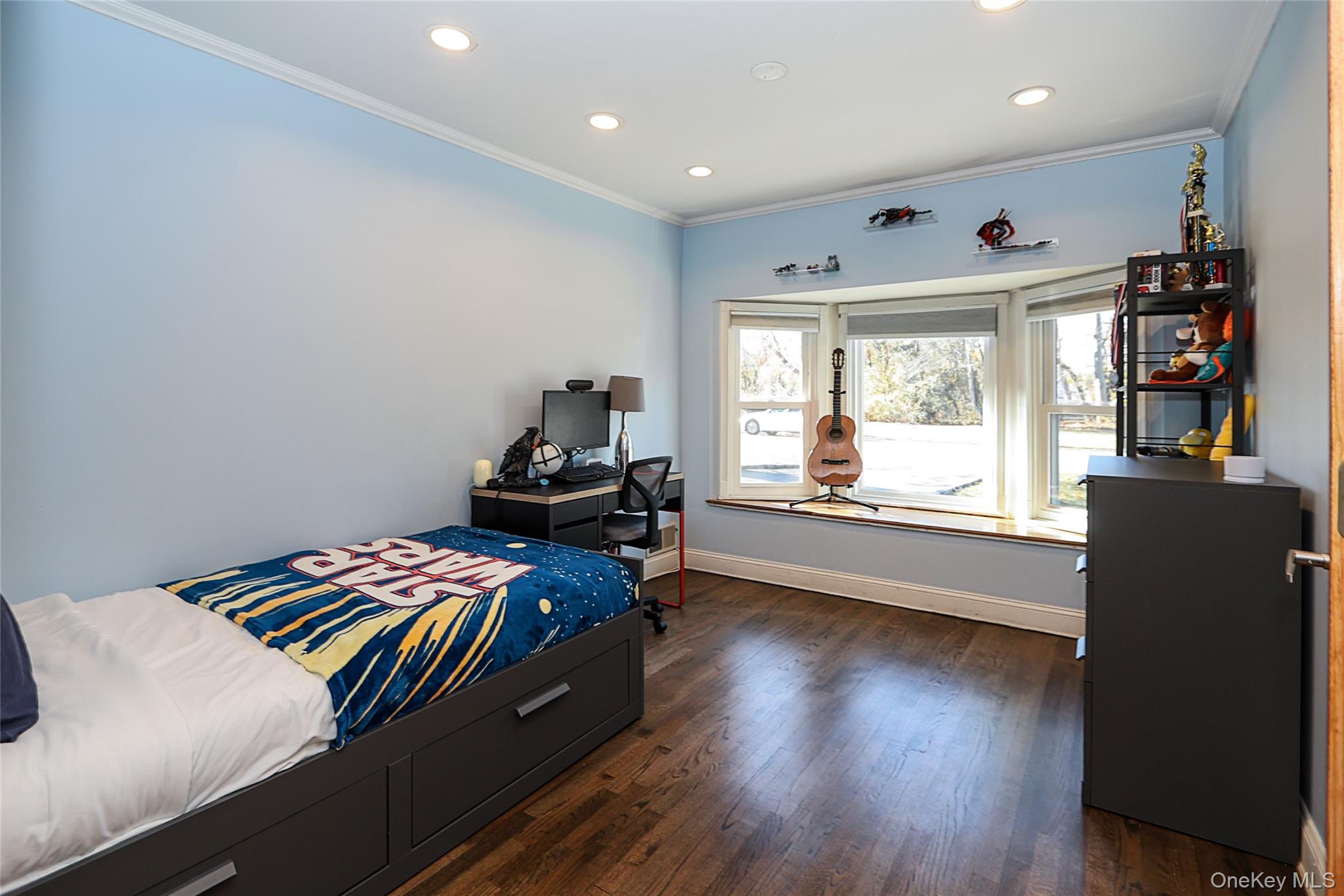 174 Parkside Drive, Roslyn Heights, NY 11577