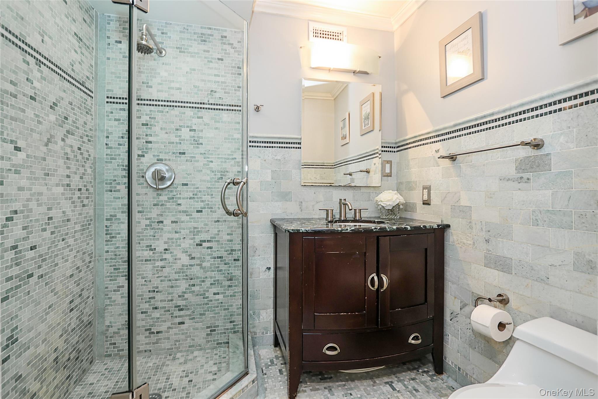 174 Parkside Drive, Roslyn Heights, NY 11577