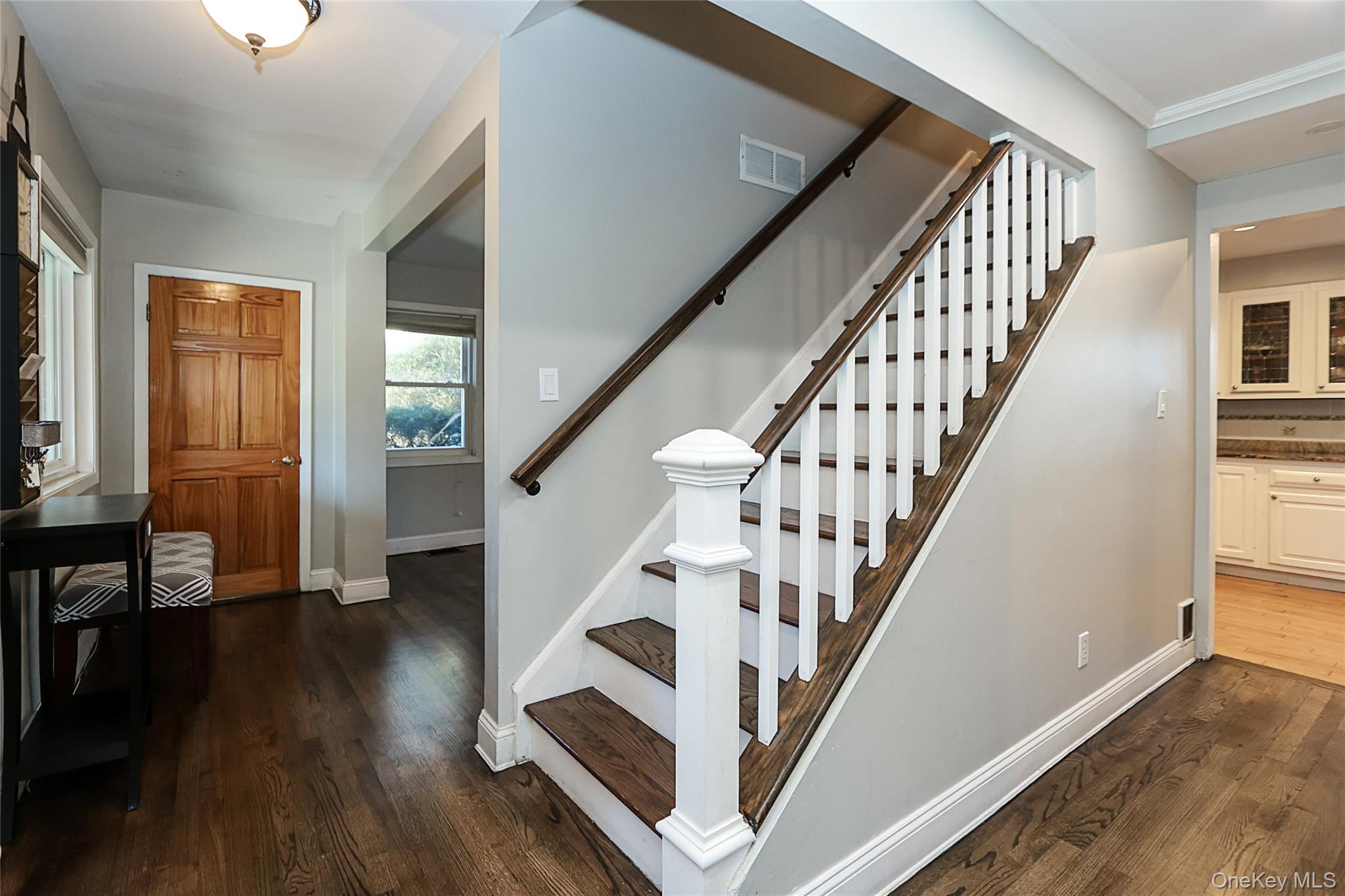 174 Parkside Drive, Roslyn Heights, NY 11577