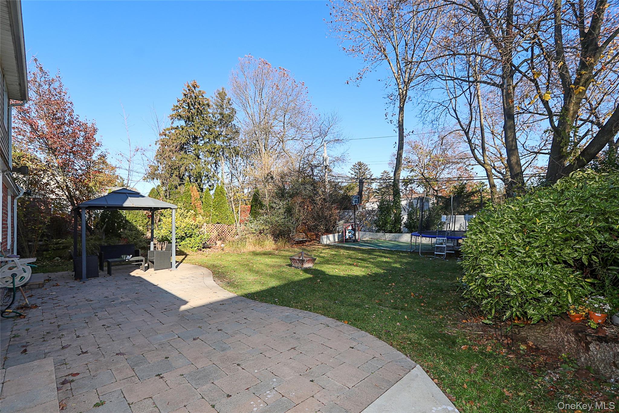 174 Parkside Drive, Roslyn Heights, NY 11577