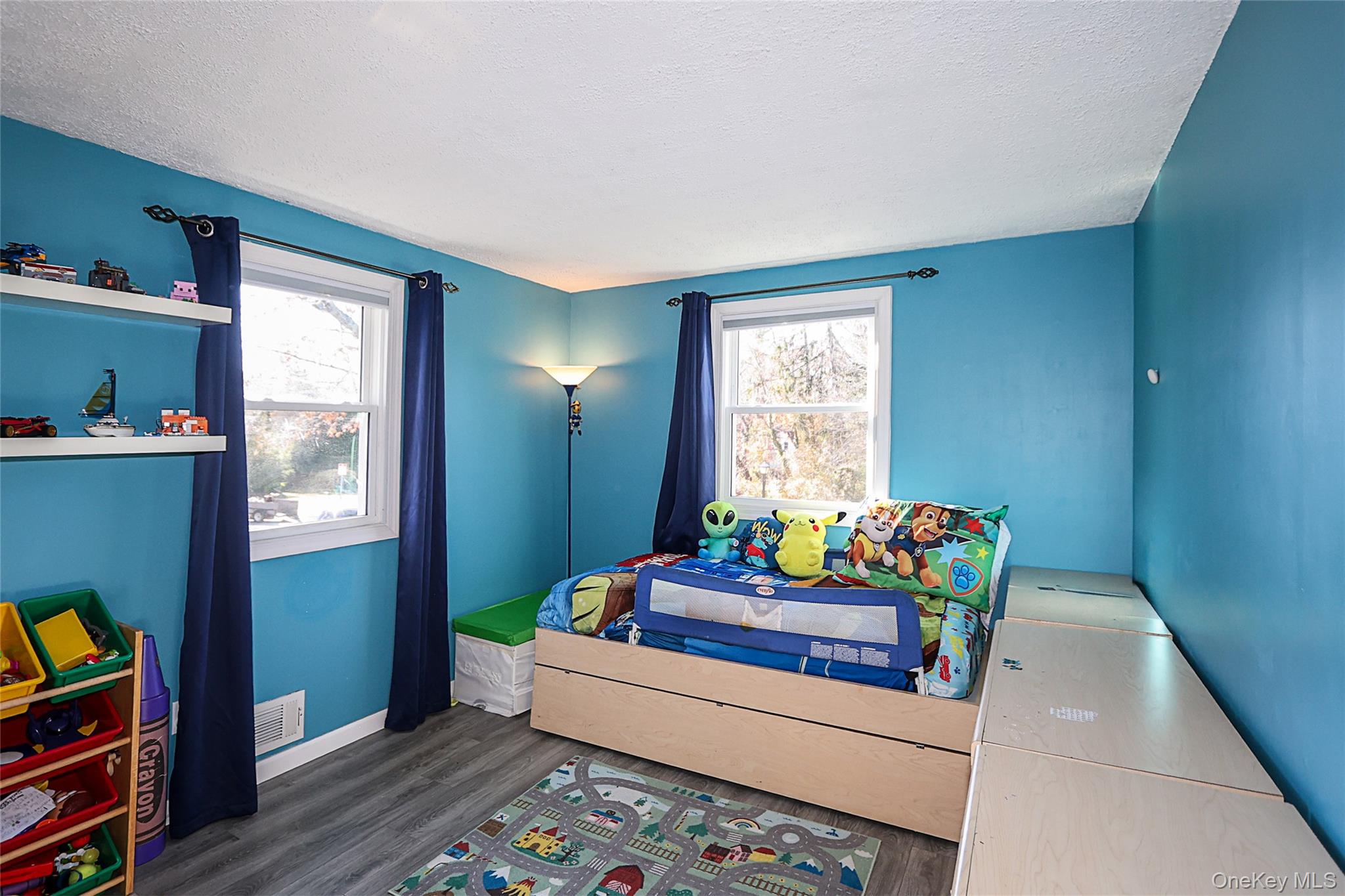 174 Parkside Drive, Roslyn Heights, NY 11577