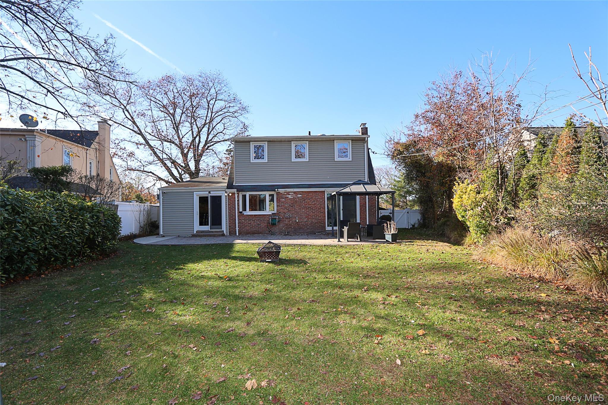 174 Parkside Drive, Roslyn Heights, NY 11577