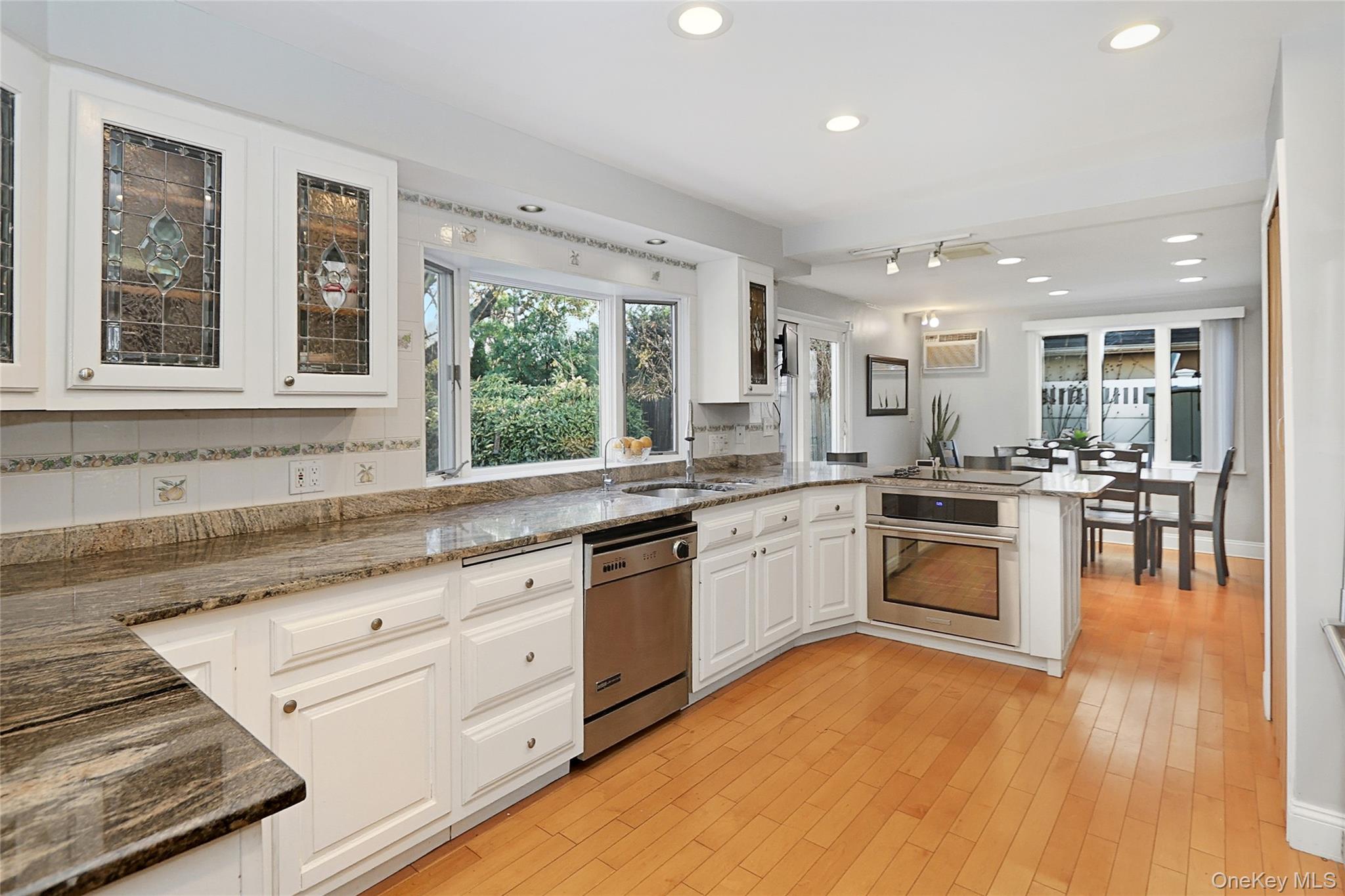 174 Parkside Drive, Roslyn Heights, NY 11577