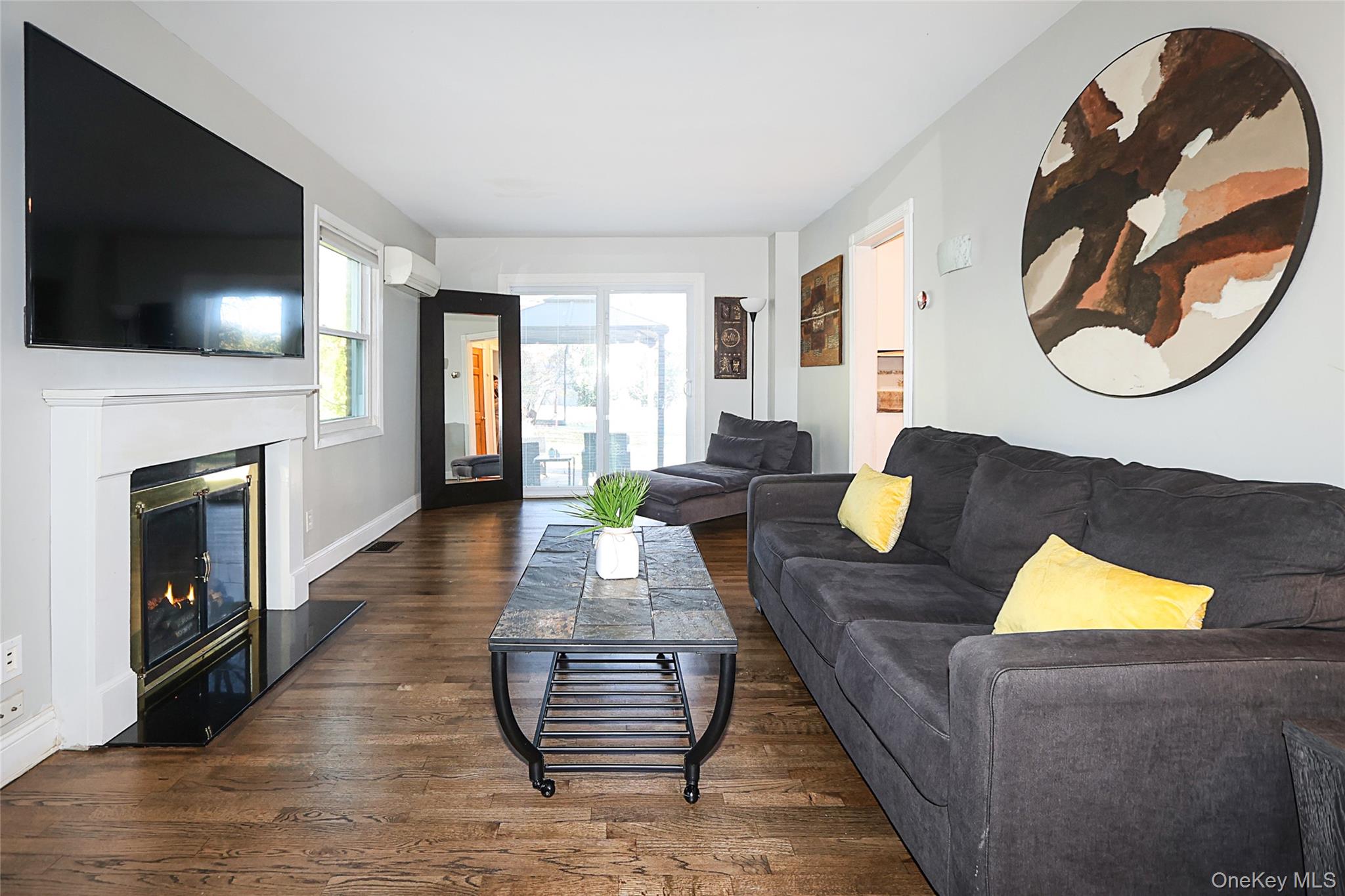 174 Parkside Drive, Roslyn Heights, NY 11577