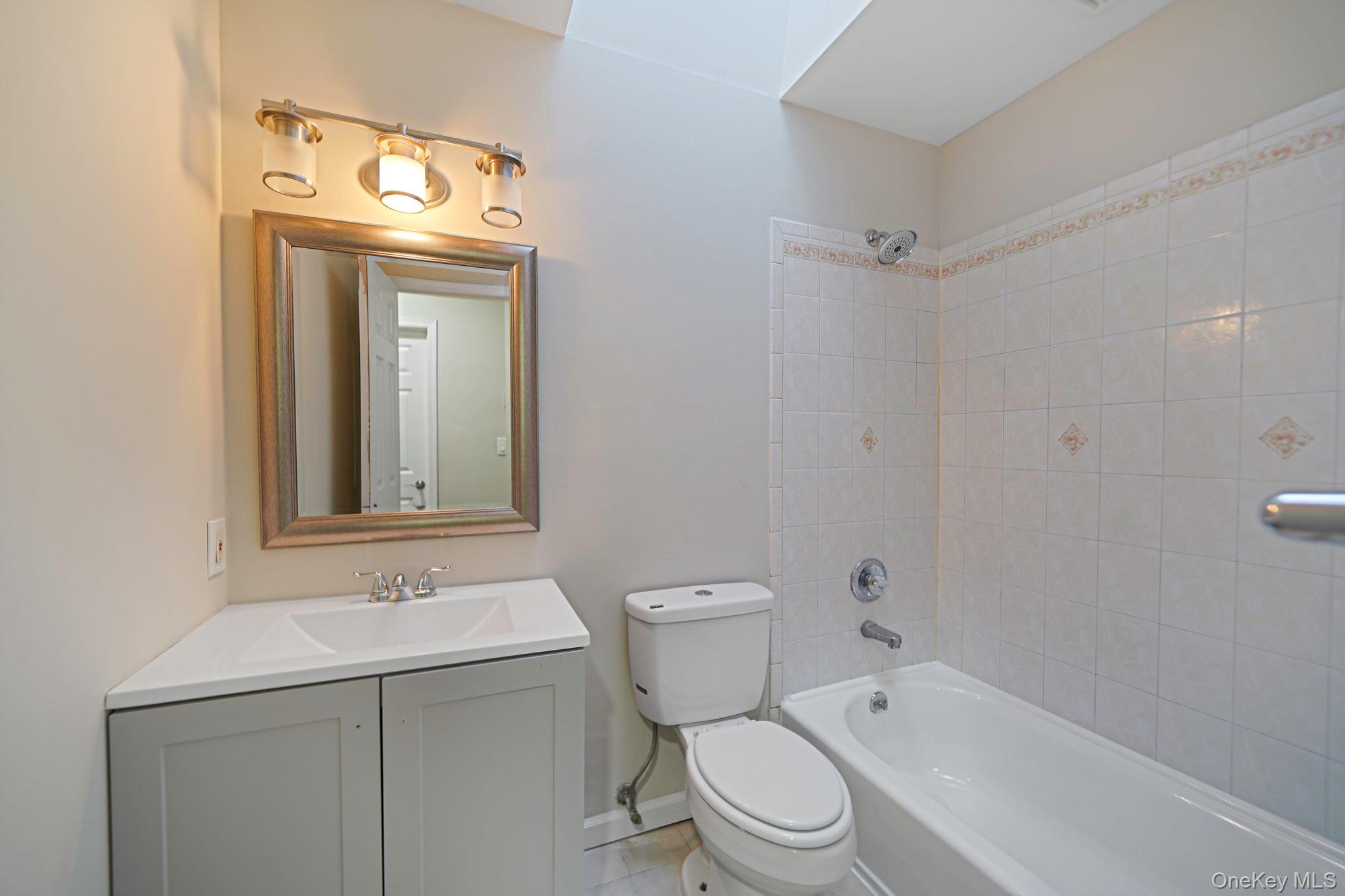 14 Clearview, Selden, NY 11784