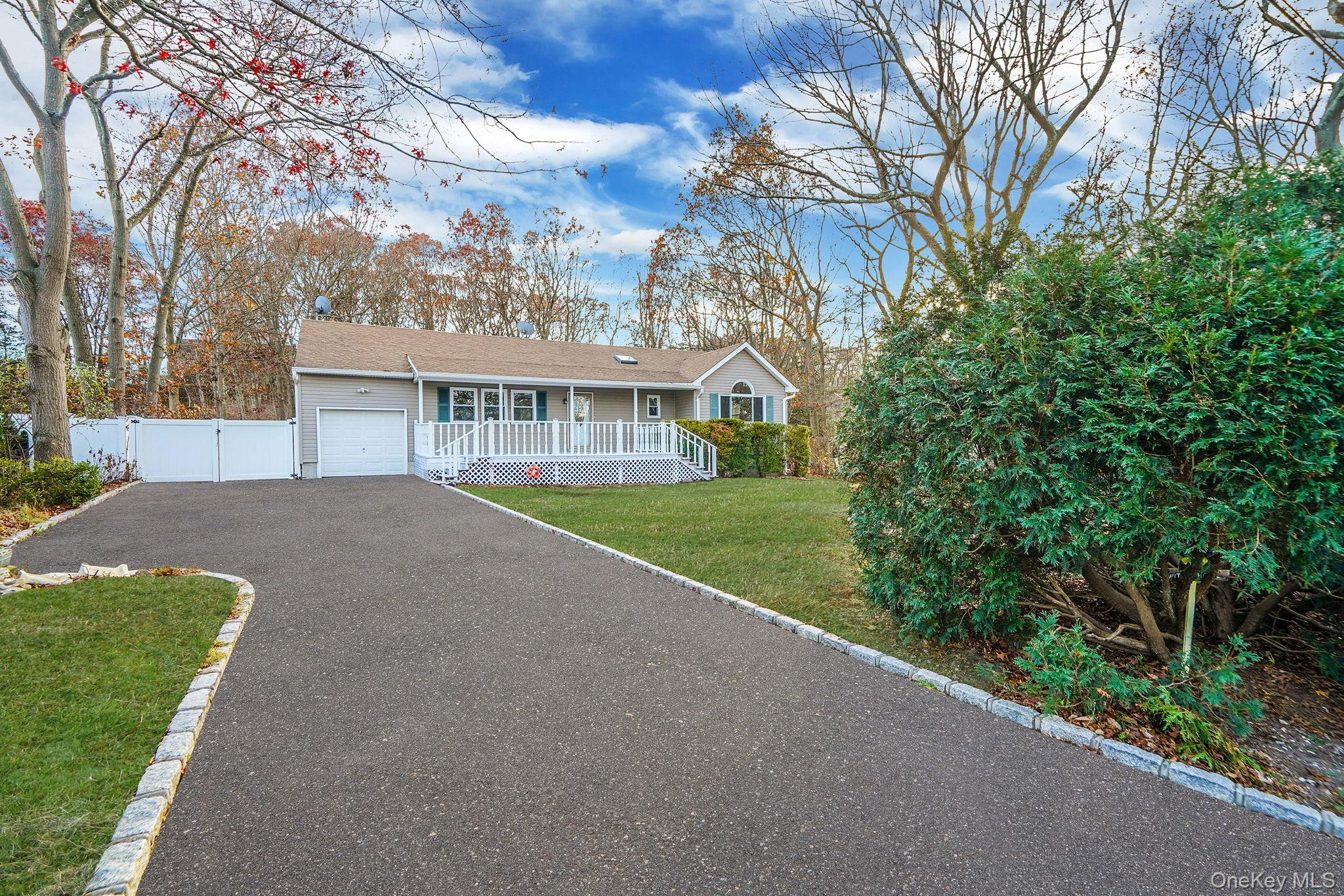 14 Clearview, Selden, NY 11784