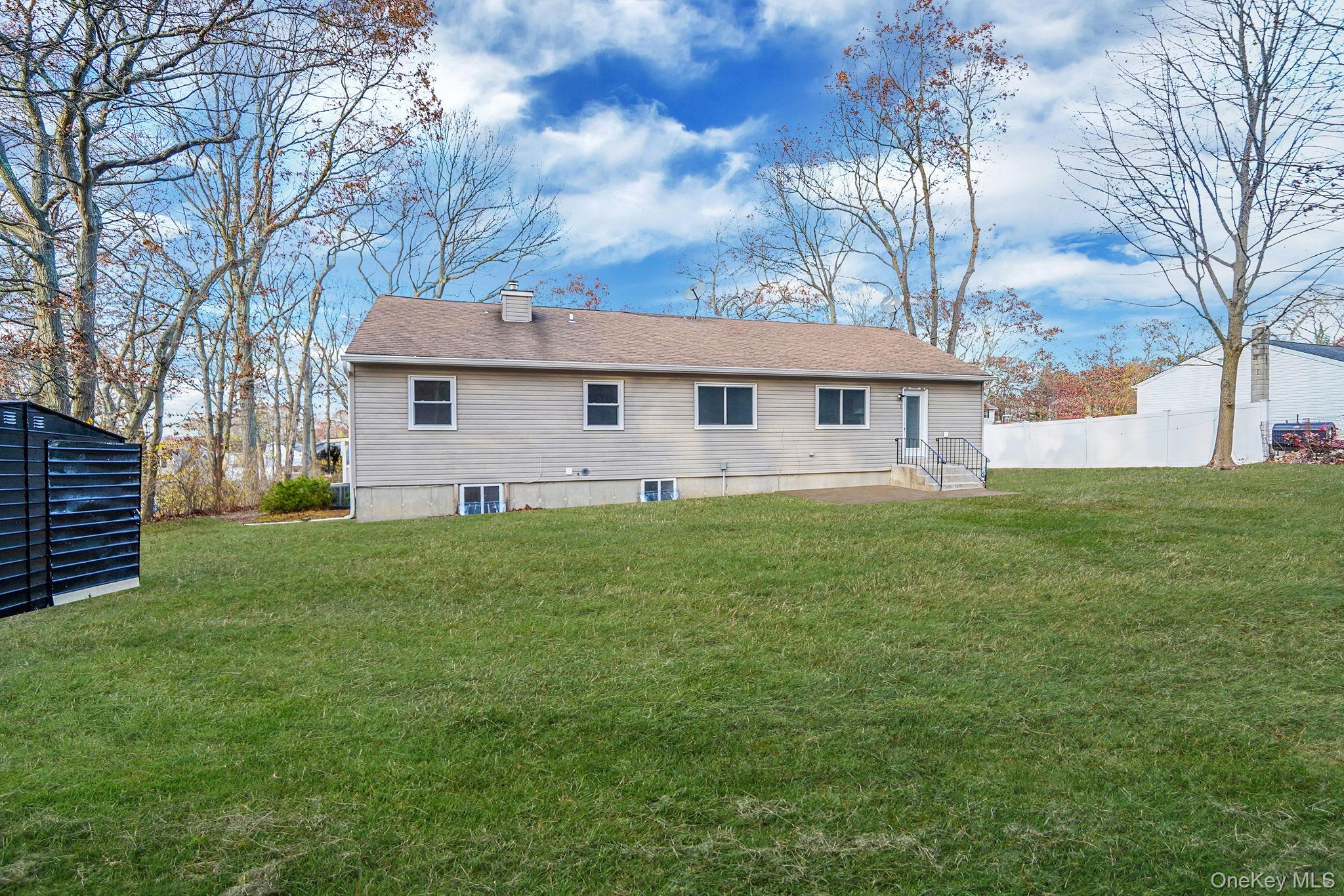 14 Clearview, Selden, NY 11784